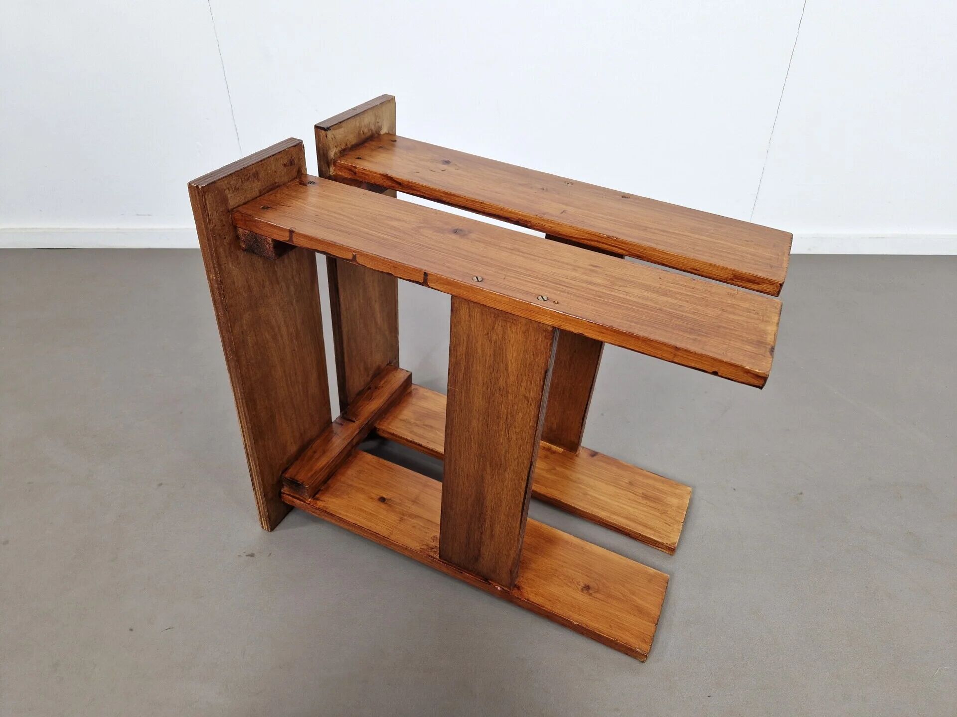 Modernist side table | 1960s
