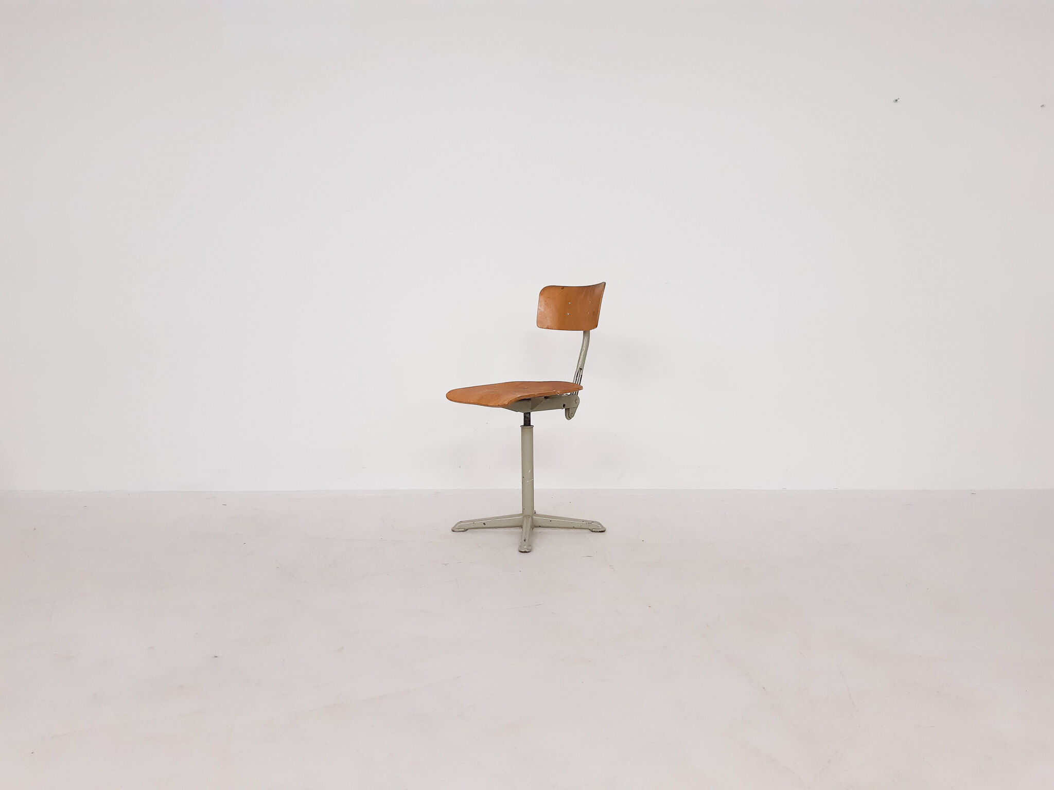 Friso Kramer for Ahrend de Cirkel drafting stool, The Netherlands 1950's