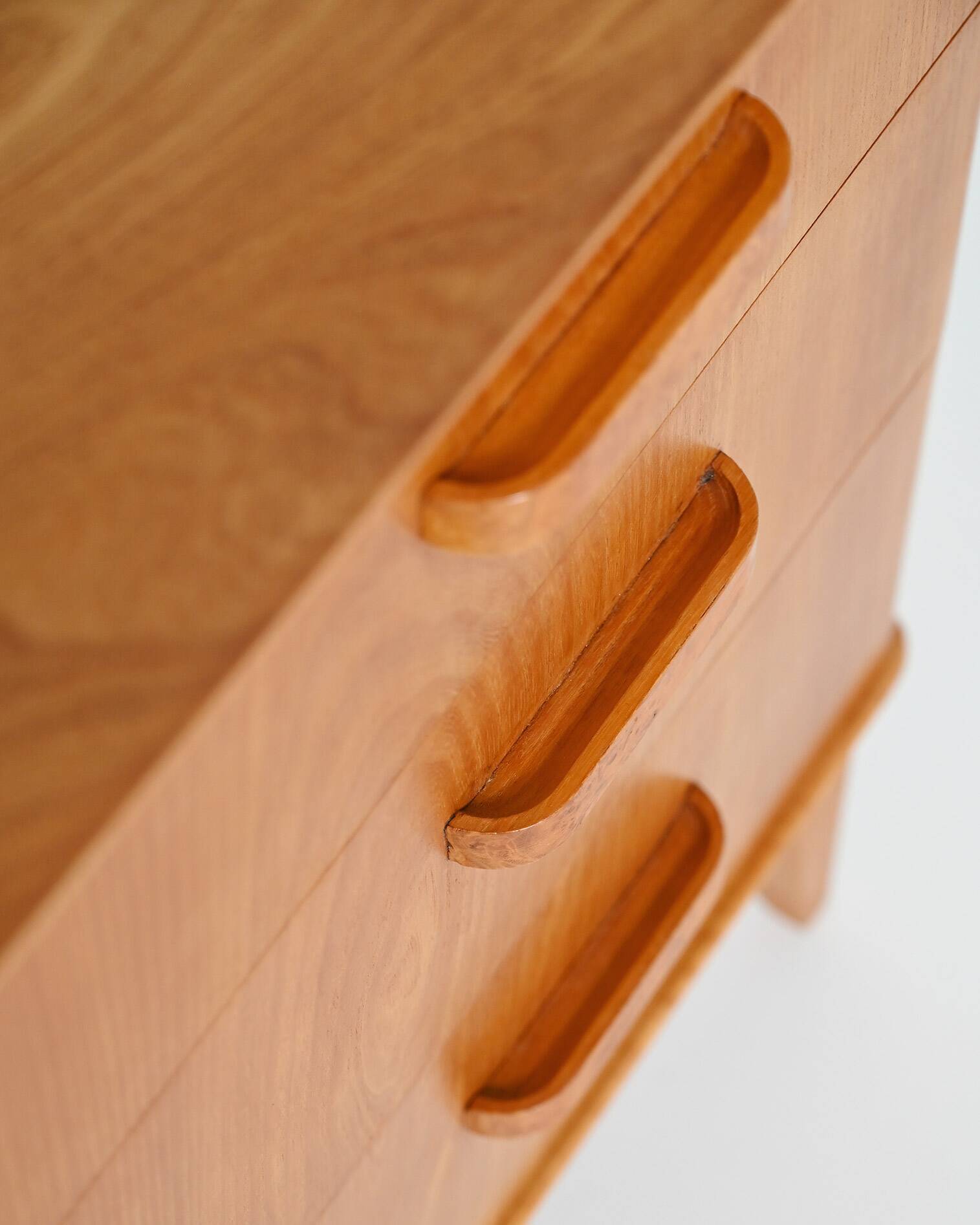 Commode scandinave en bois d'orme, années 1950