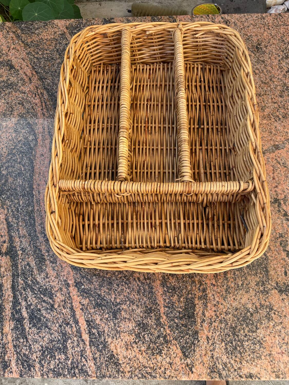 Cutlery storage basket