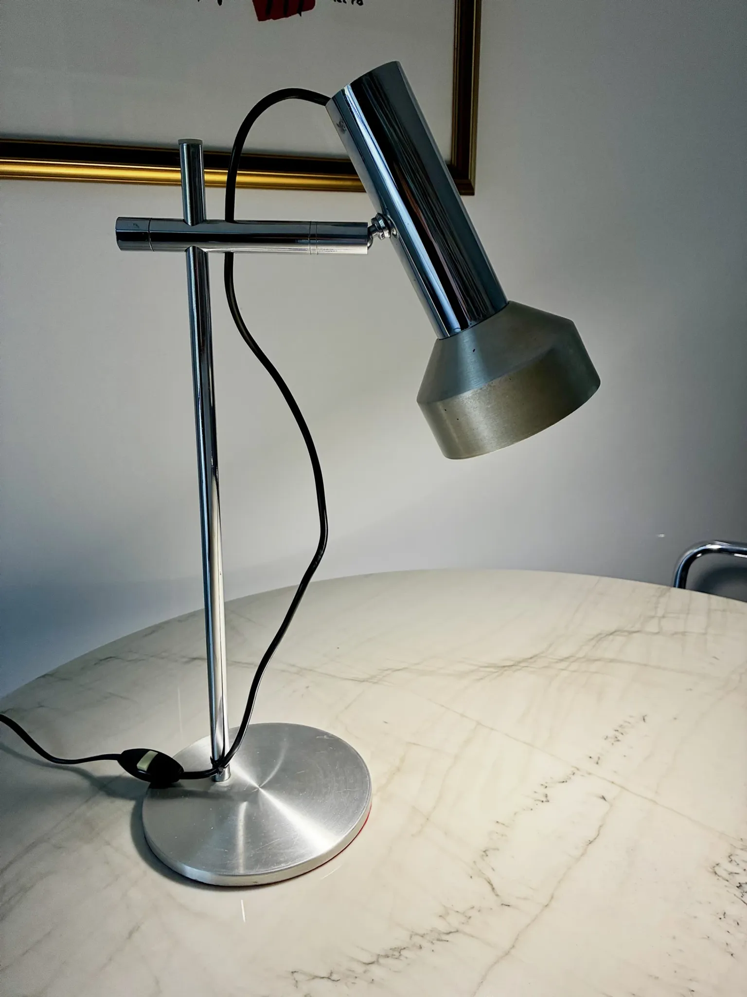 Very nice vintage 1970 articulated table lamp in good condition.