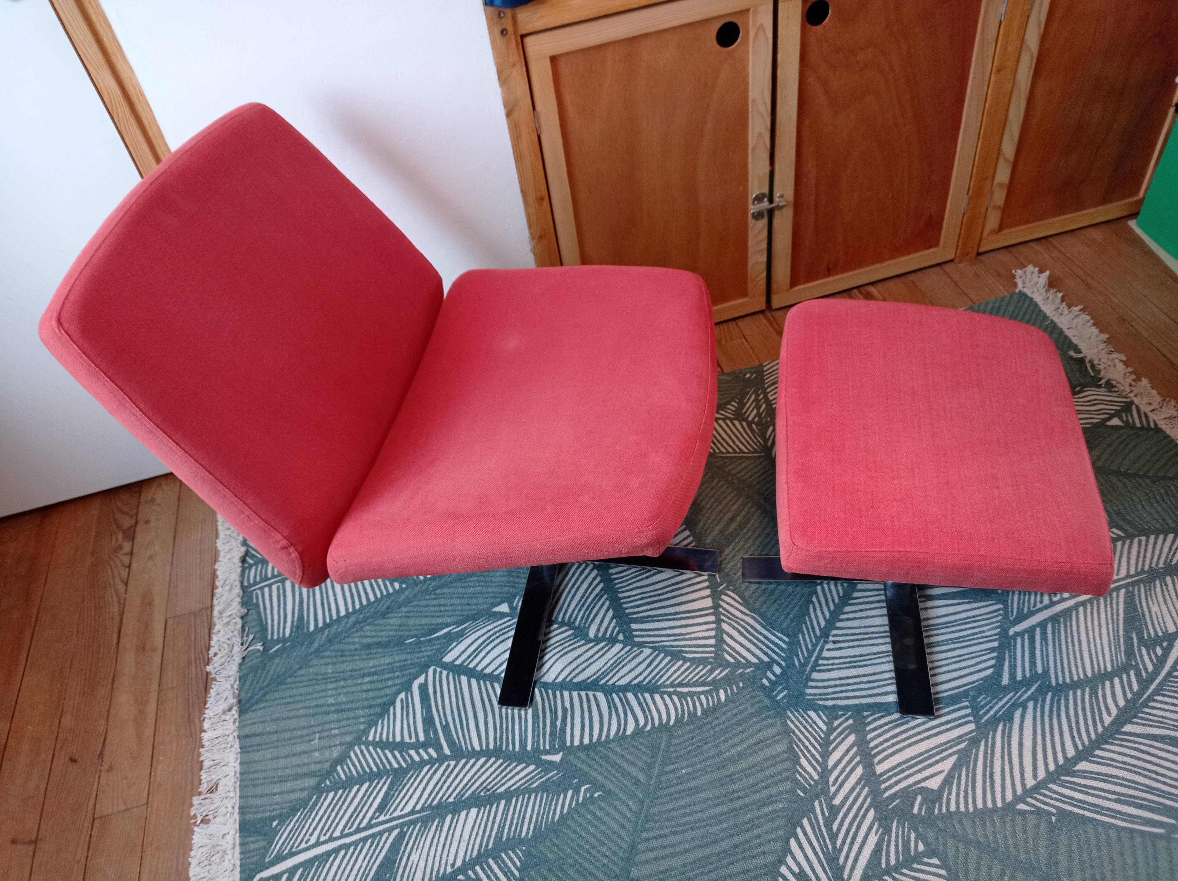 Fauteuil lounge pivotant et ottoman