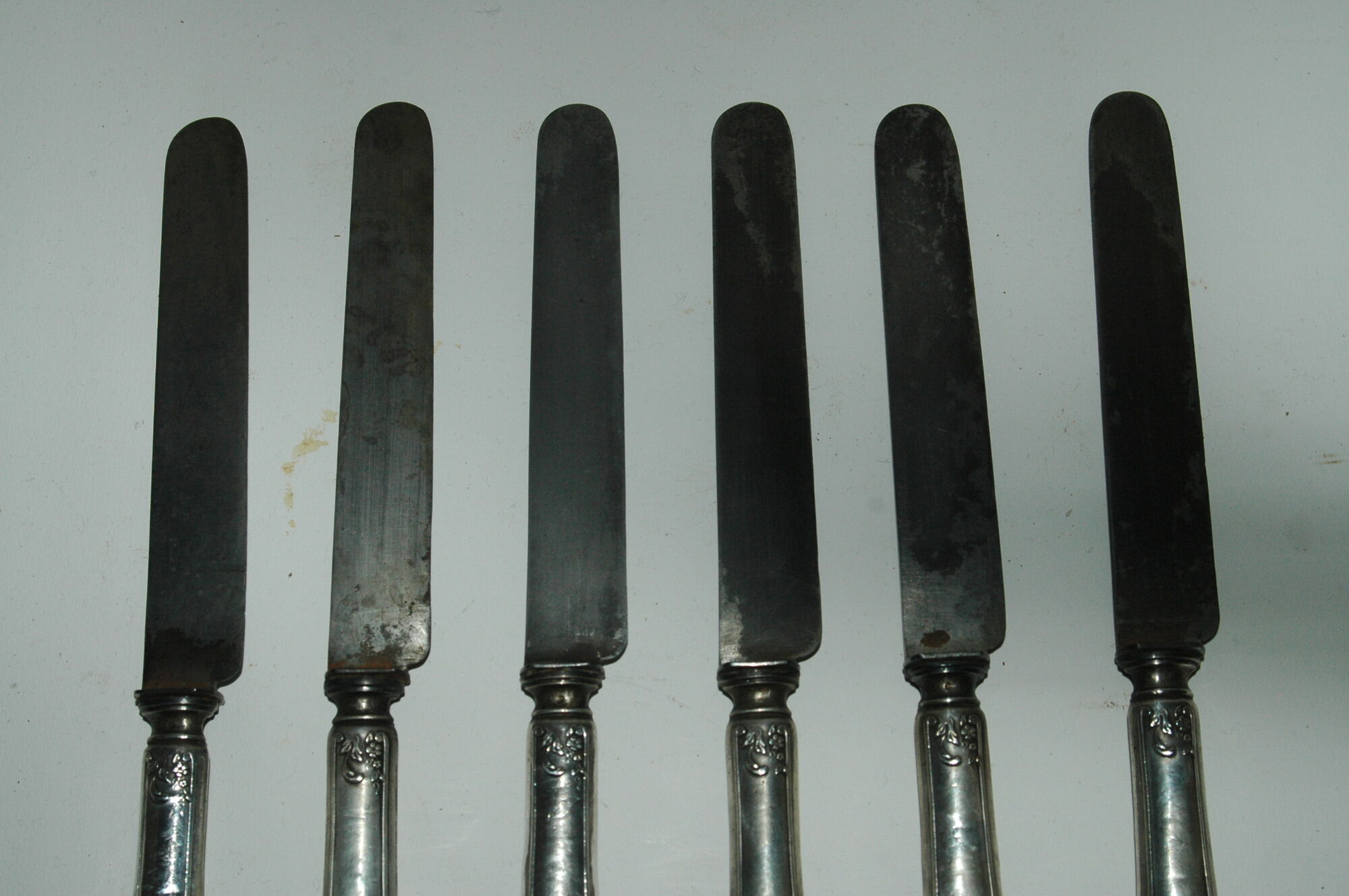 6 steel blade knives sleeves solid silver embossed punch minerve