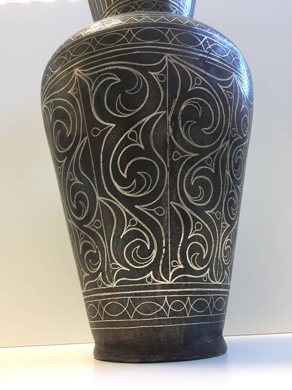 Ancien Vase en Acier Damasquiné d'Argent Style Indo-Persan Travail Marocain