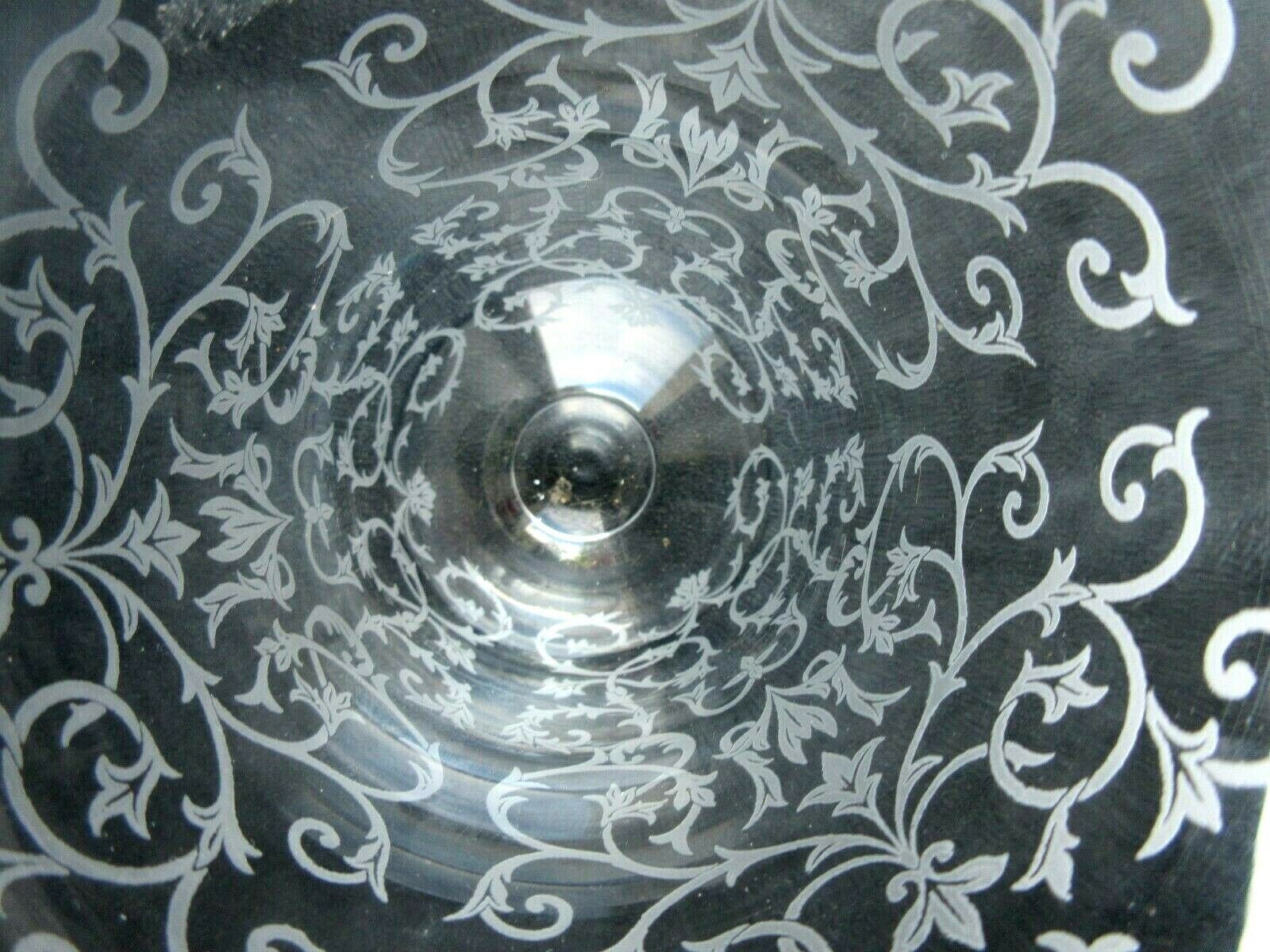 Art-Deco vase in Baccarat crystal, Michelangélo model, engraved with arabesques and signed