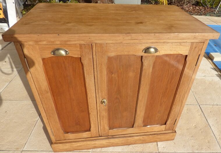 Low furniture two doors in solid oak