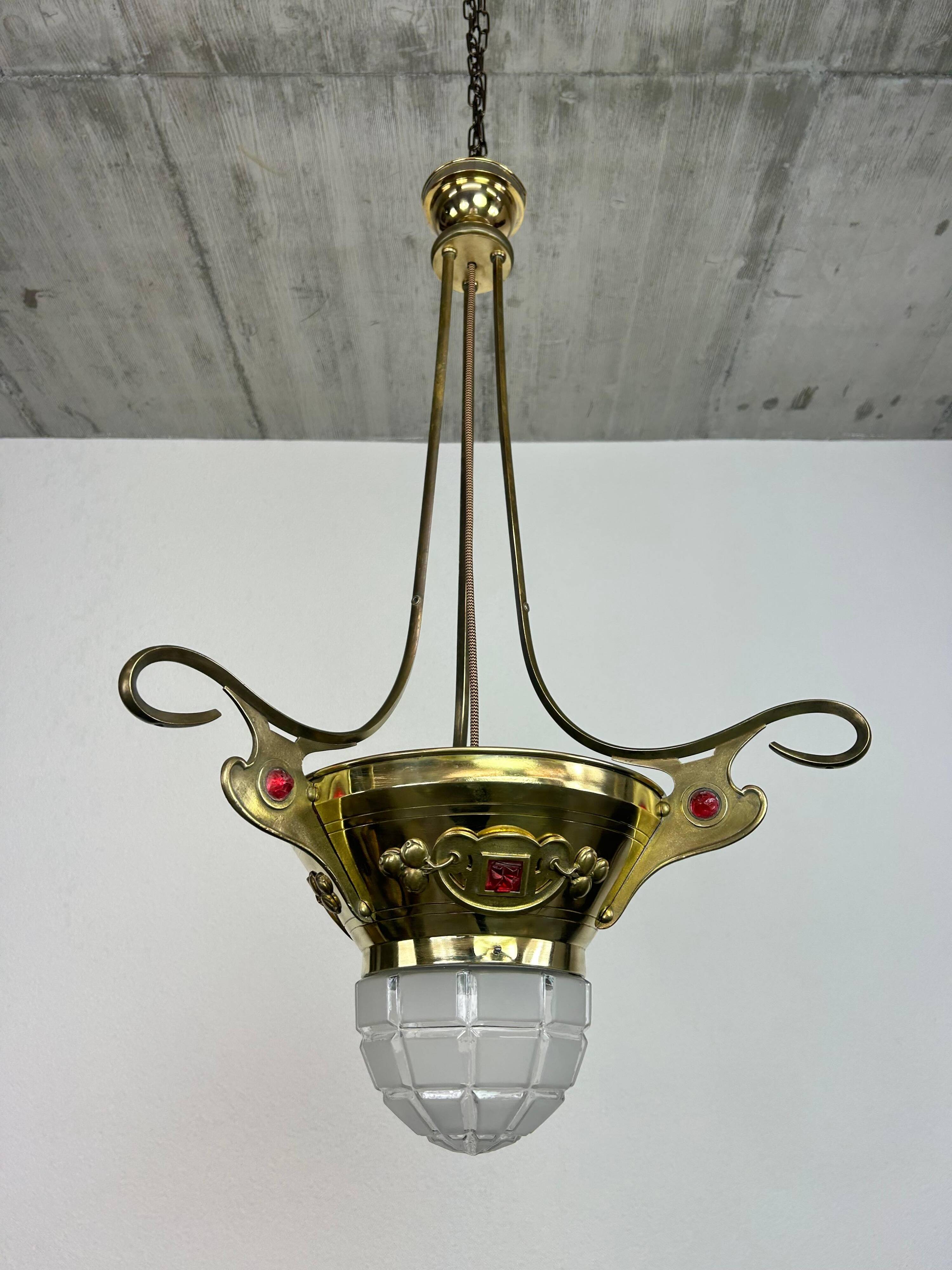Lustre Jugendstil en laiton avec cristaux rouges