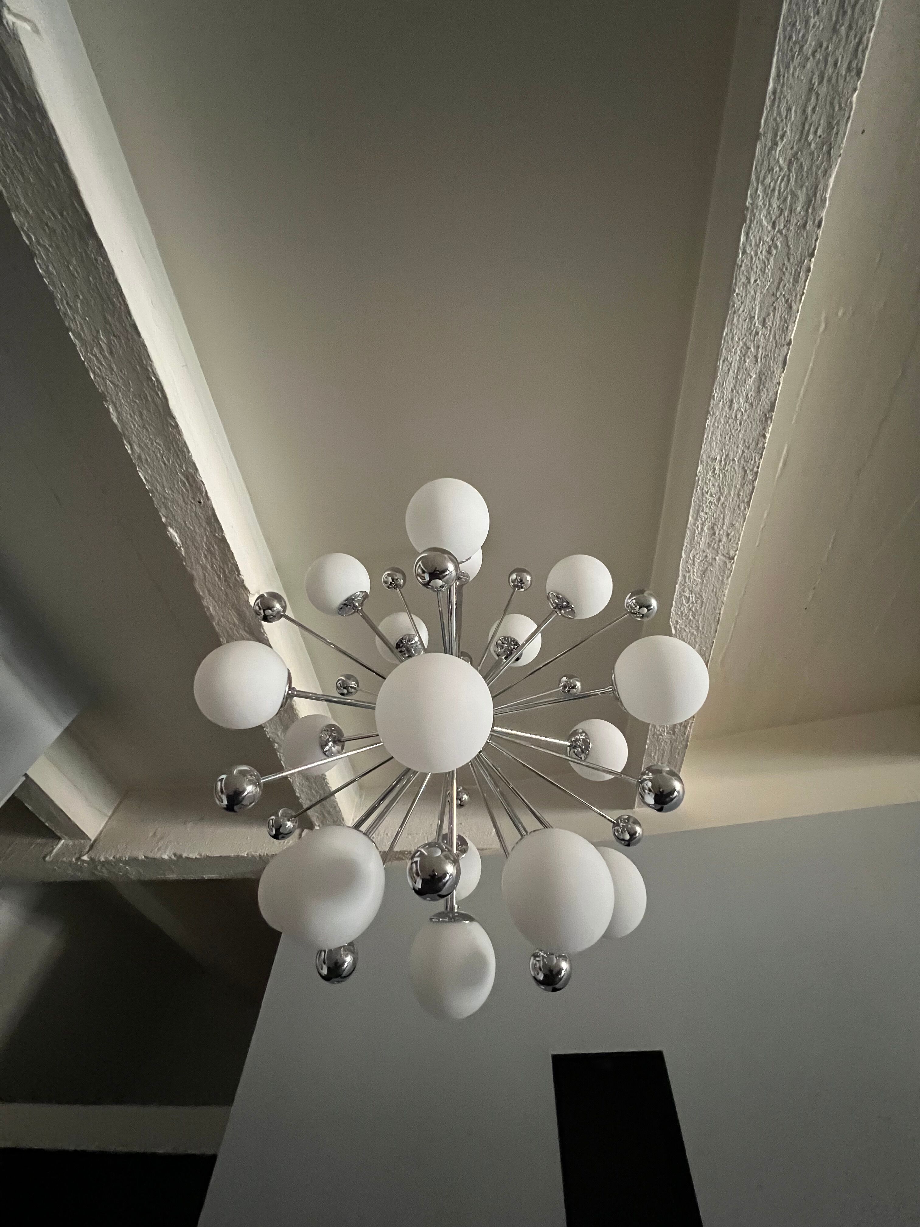 Lustre 01 Version 1 - Magic Circus