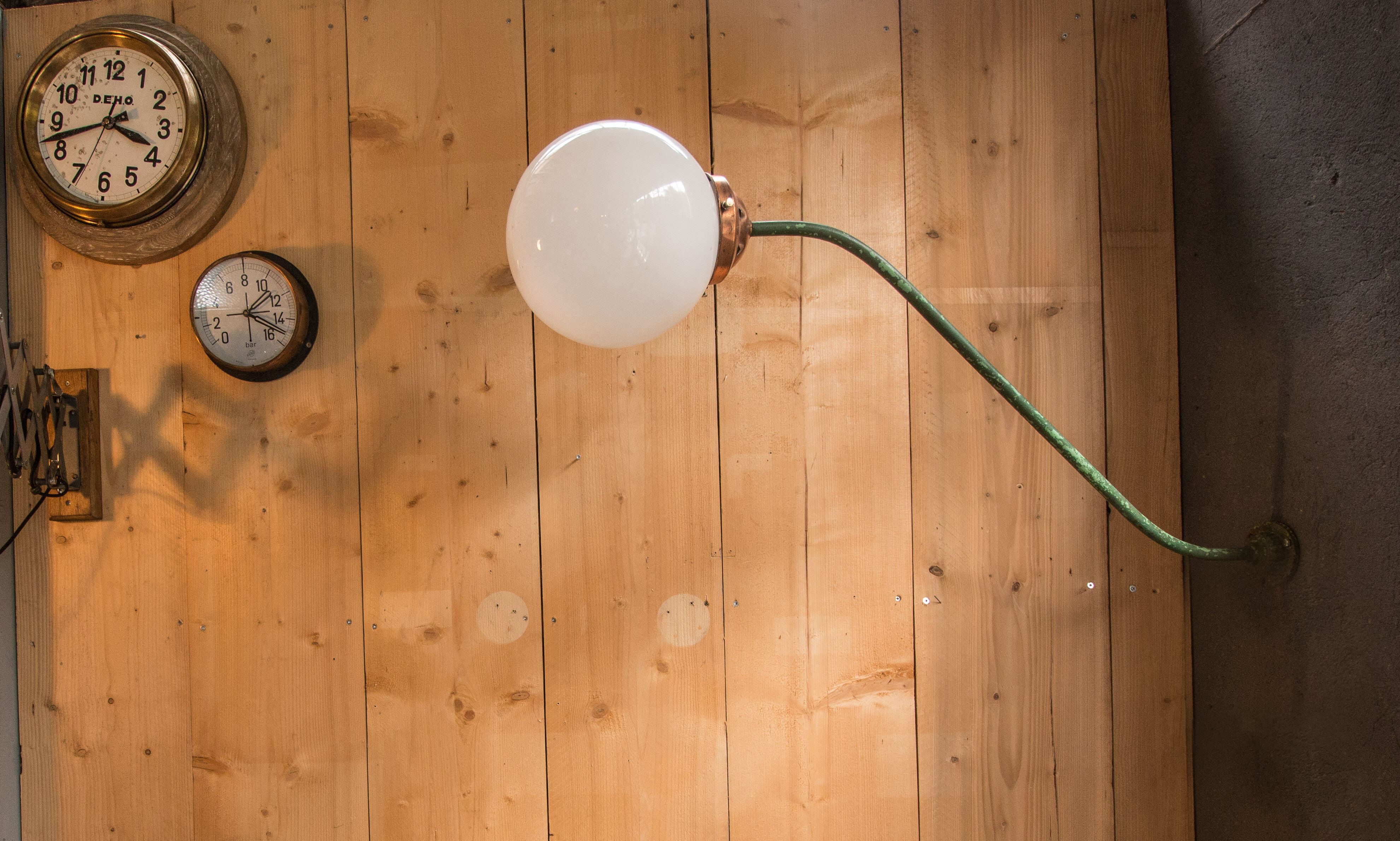 Large swan-neck wall light