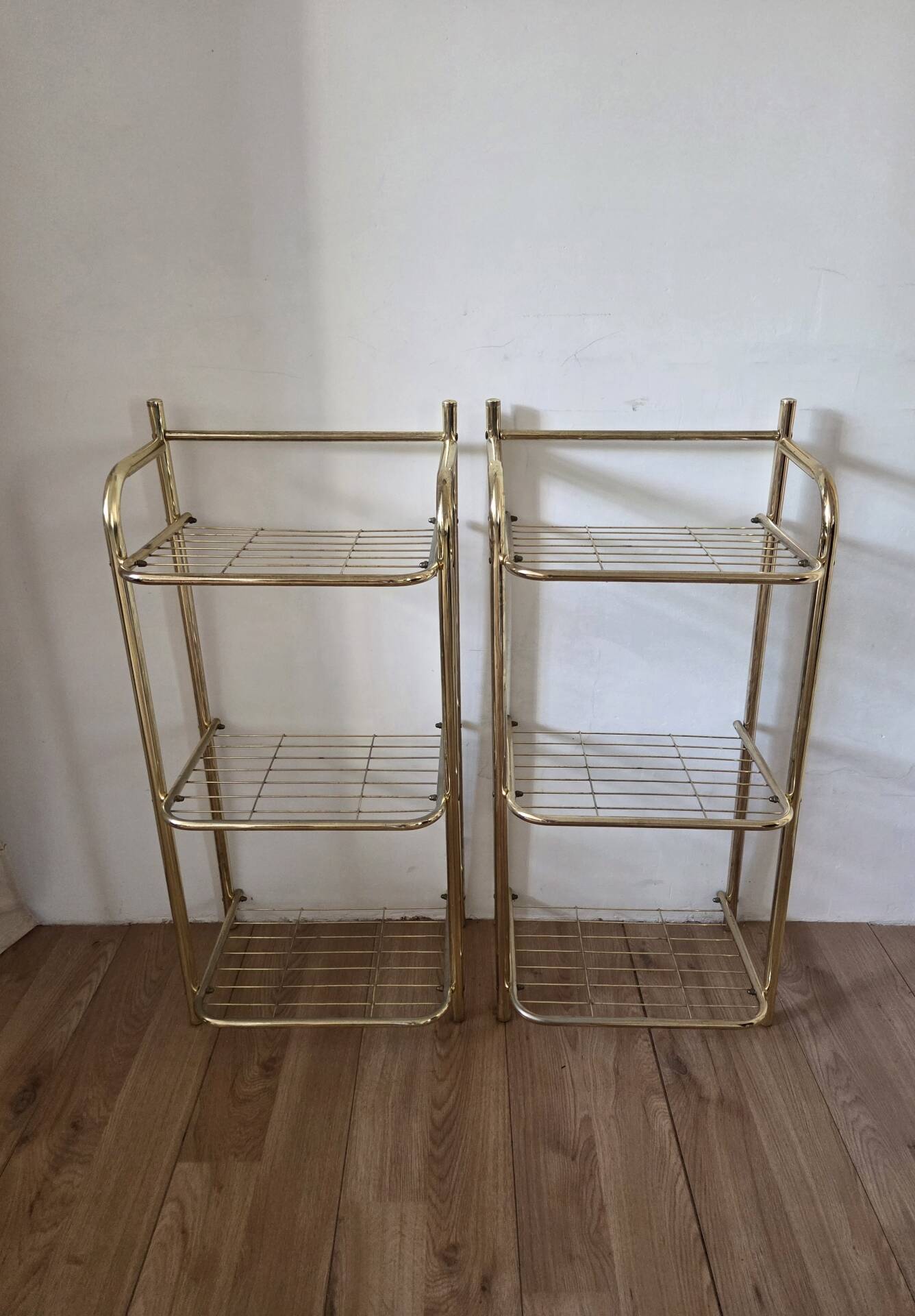 Paires d'étagères vintage en métal doré