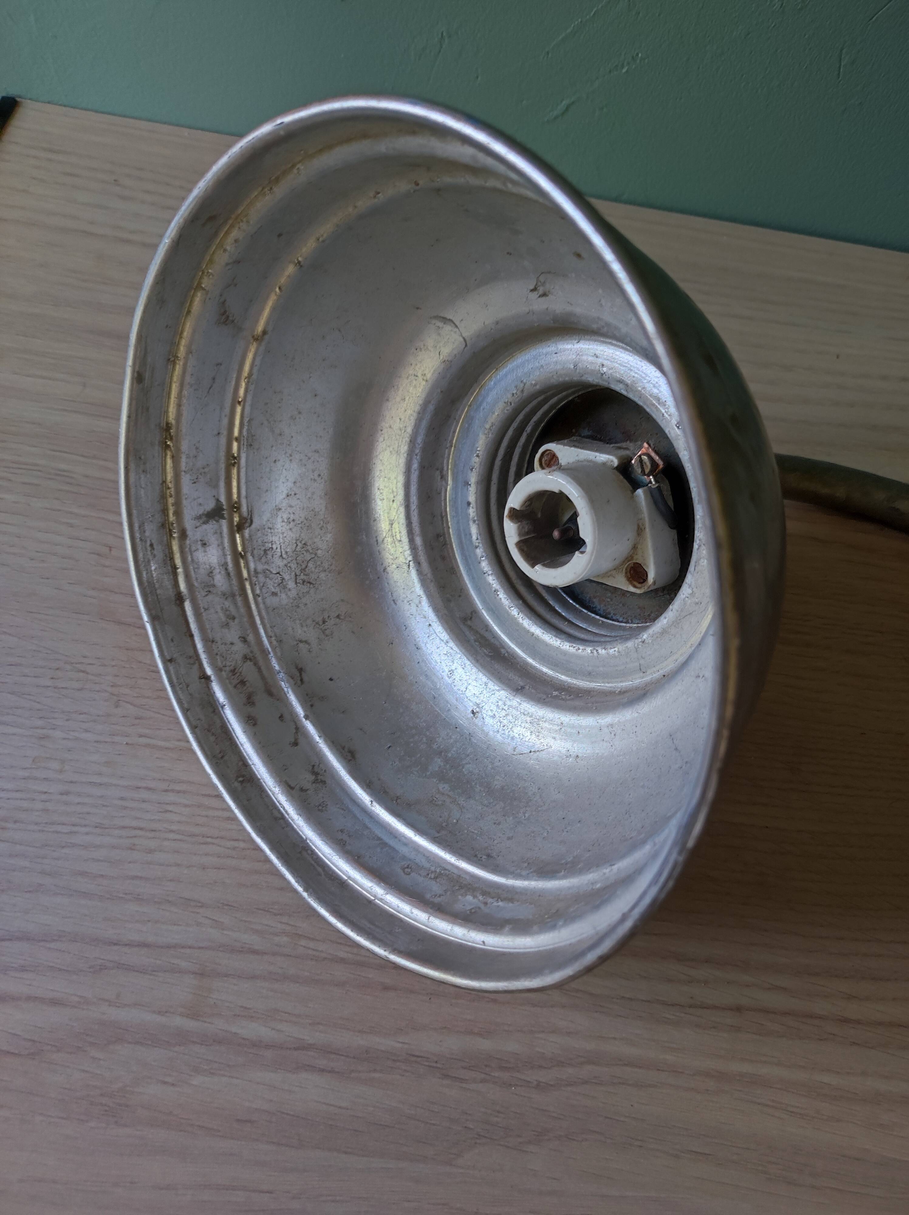 Lamp wall