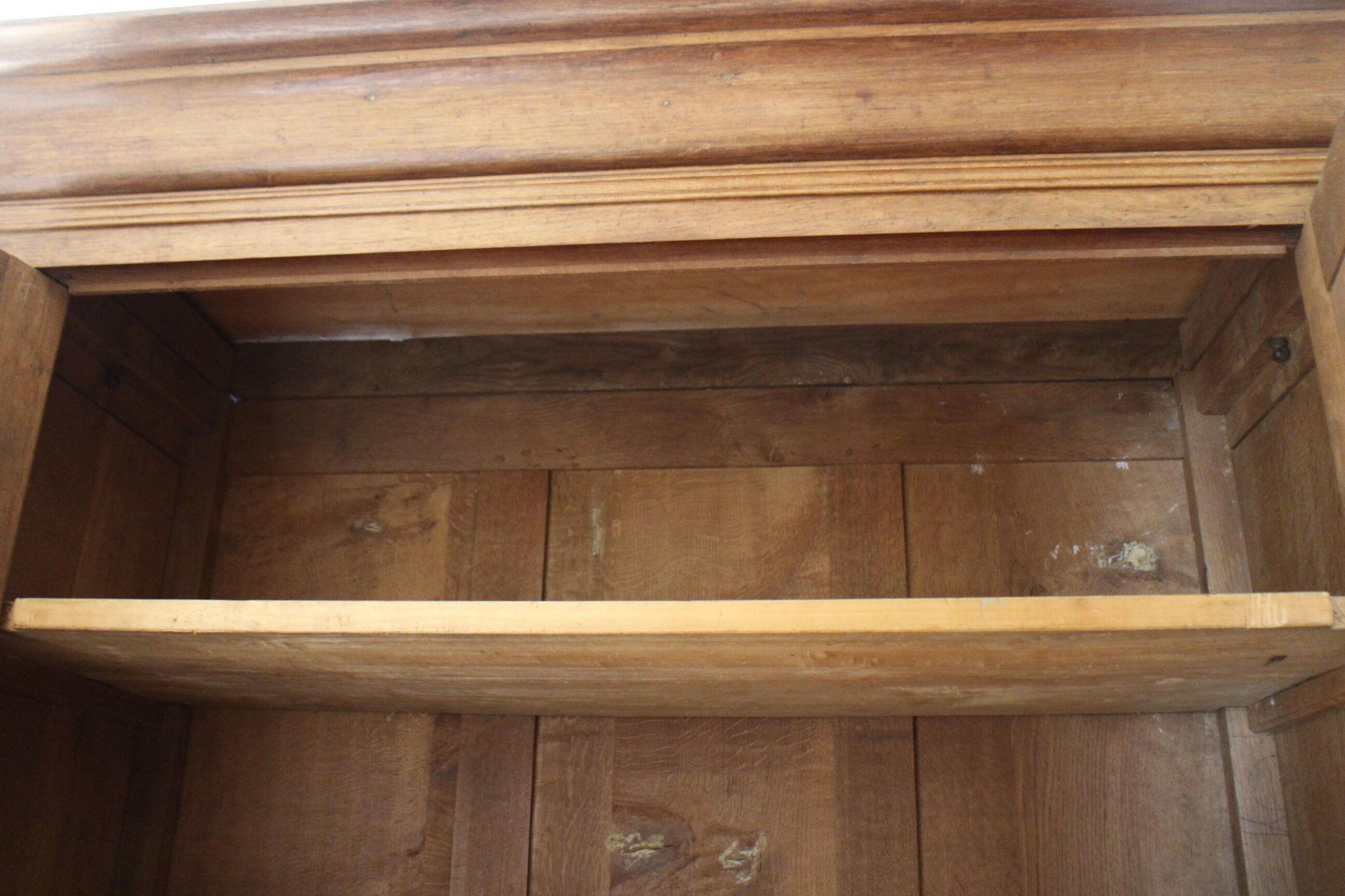 Armoire en chêne clair XIX ème