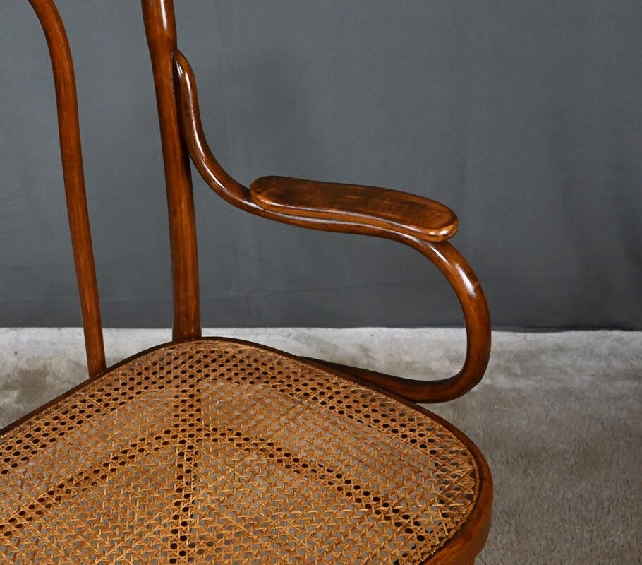 Curved beech bench, stamped J&J Kohn – Early 20th century