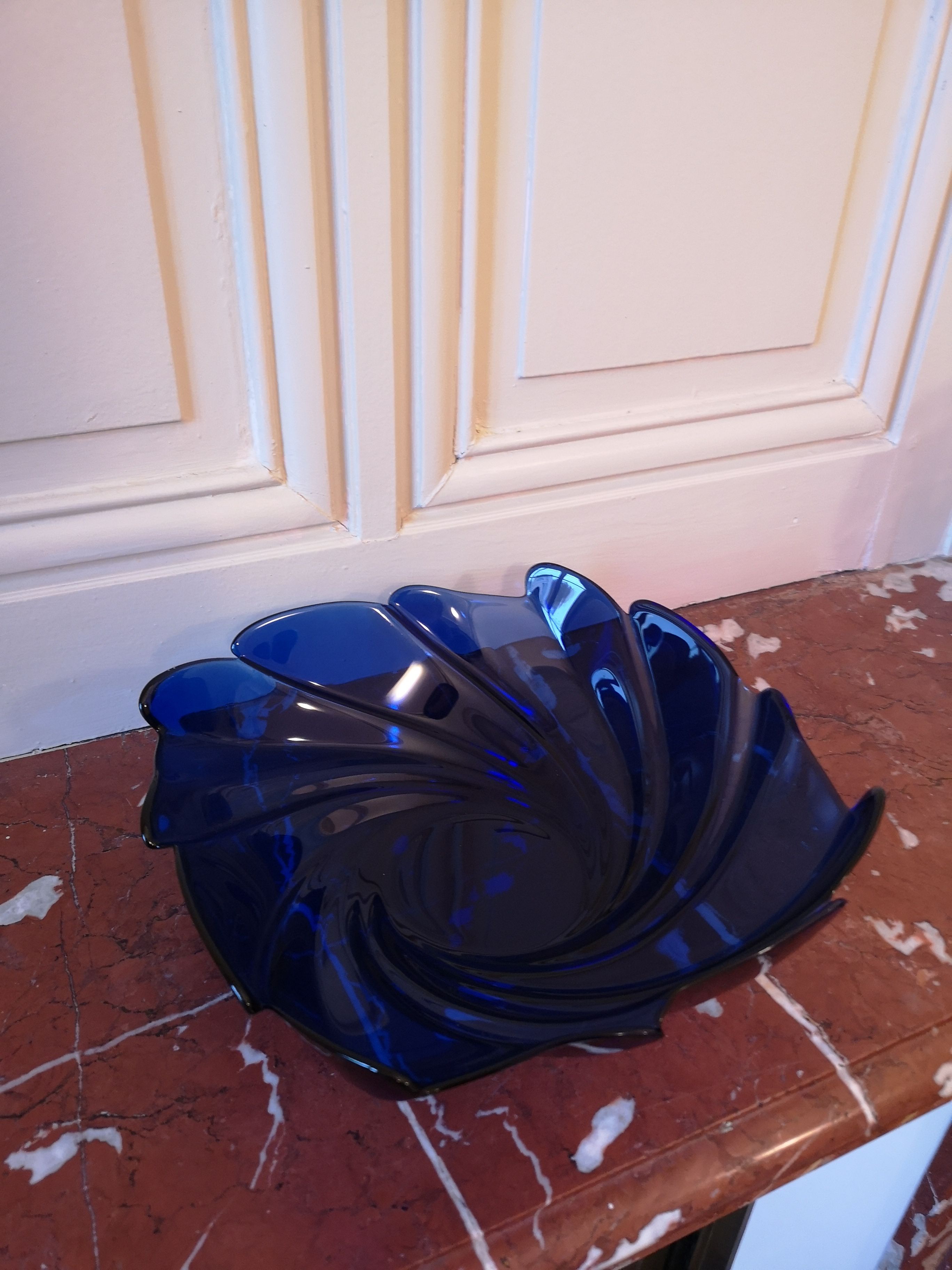 Beautiful large vintage cobalt blue glass bowl