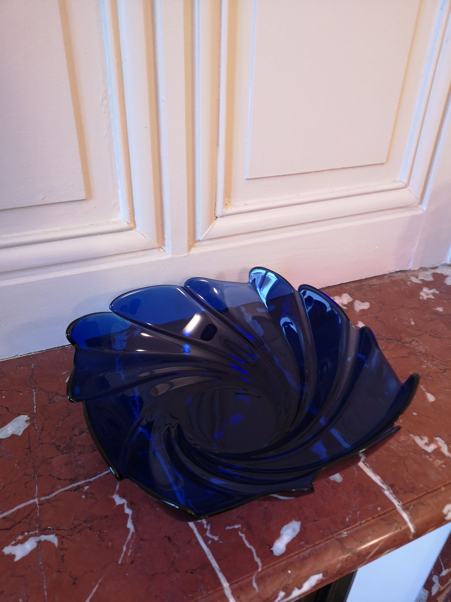 Beautiful large vintage cobalt blue glass bowl