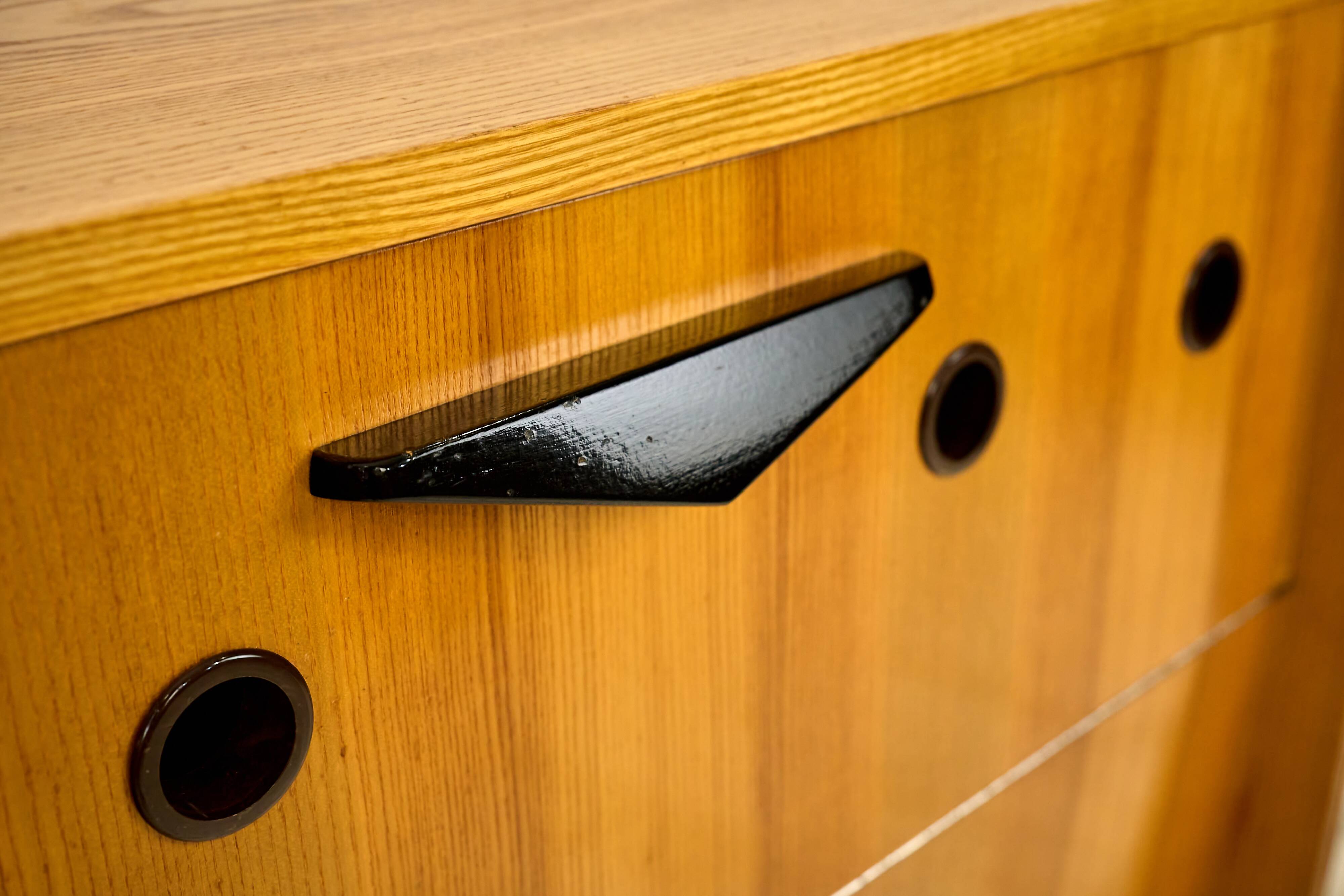 Armoire à literie du milieu du siècle, années 1960, Tchécoslovaquie