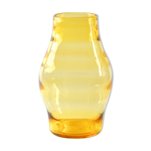 vase en verre moderniste