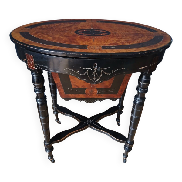 Table de couture victorienne