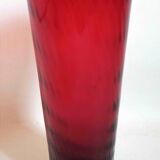 Ruby red glass vase with honeycomb effect from the 50s Height 35.3 cm