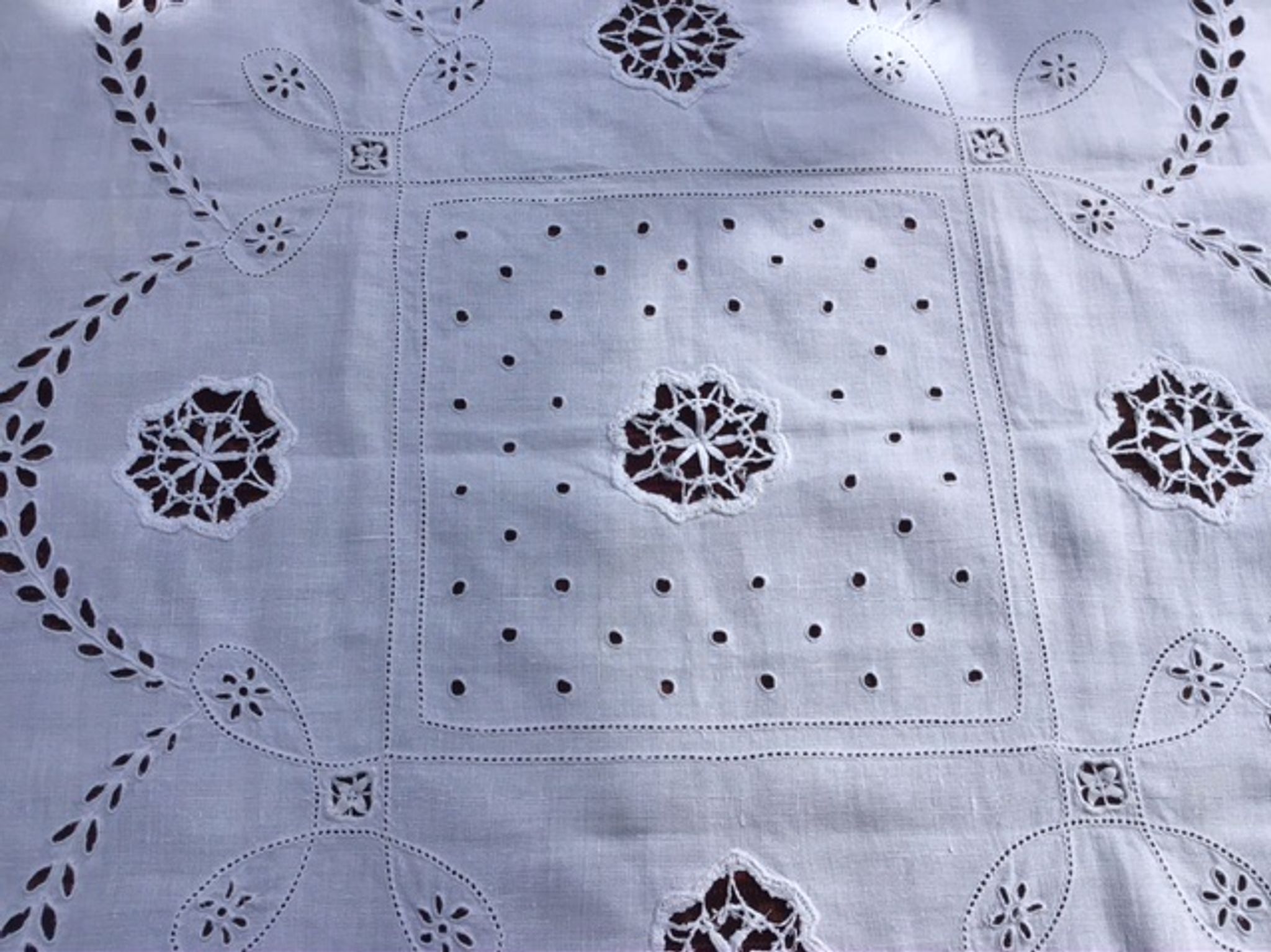 Linen table centre
