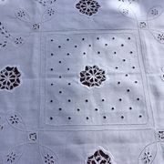 Linen table centre
