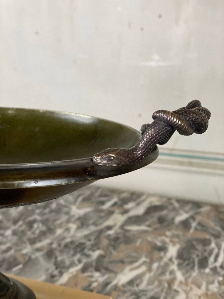 Bronze cup on a yellow Siena marble base, early 19th century.