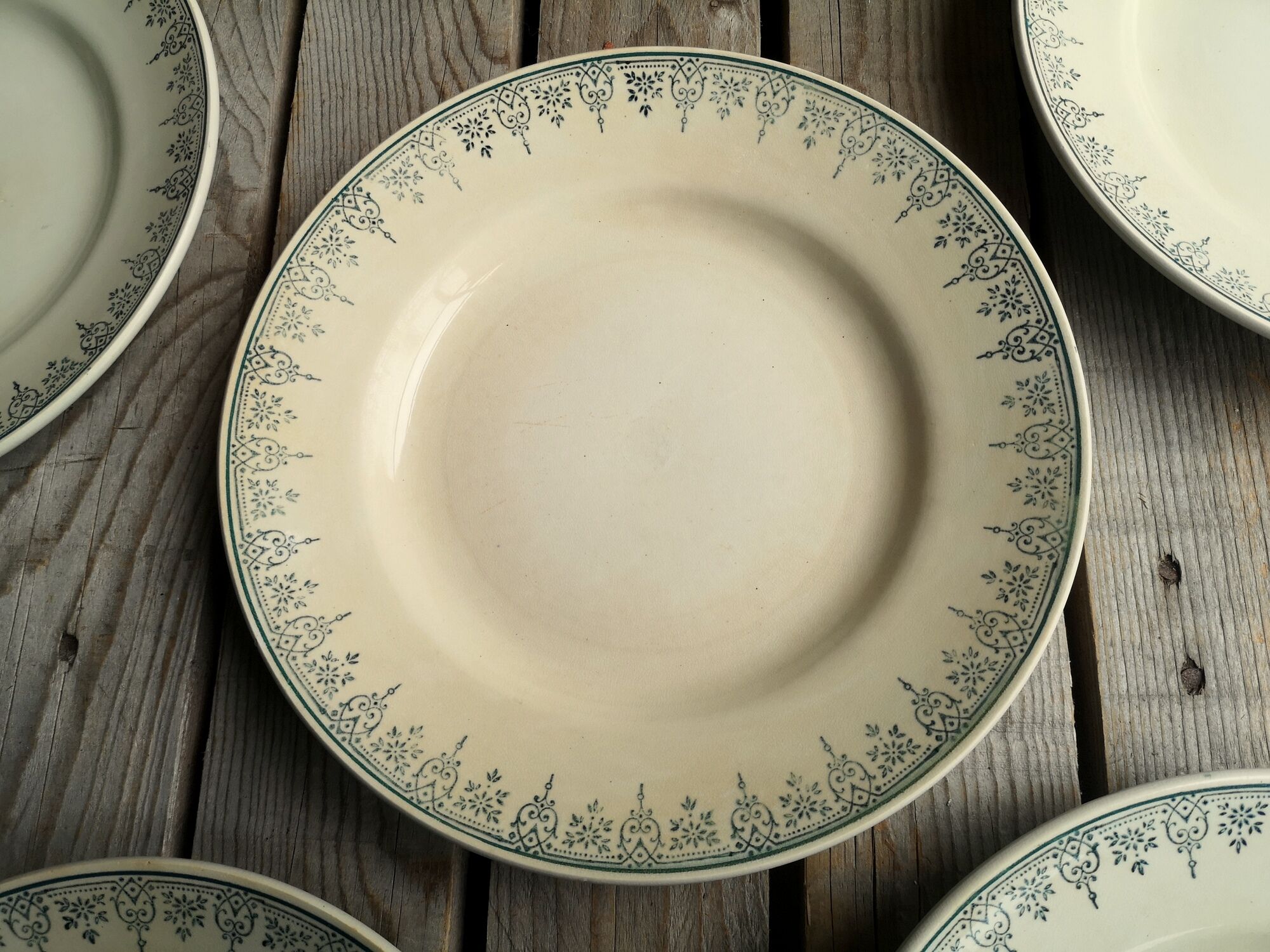 Lot of 5 old ceramic flat plates of Saint Amand green edry