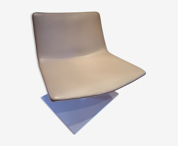 Fauteuil lounge Arper Catifa 65 pivotant cuir