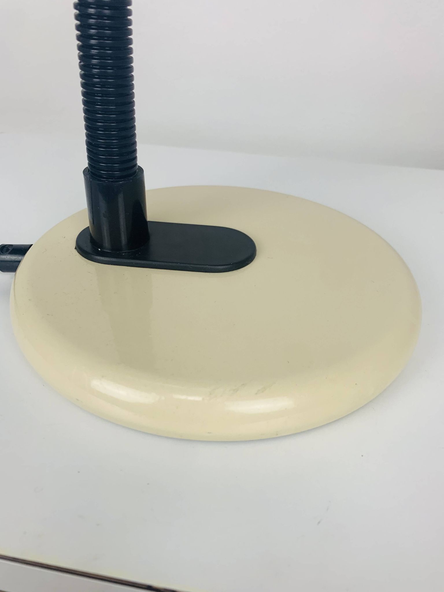 Lampe de bureau métal beige vintage