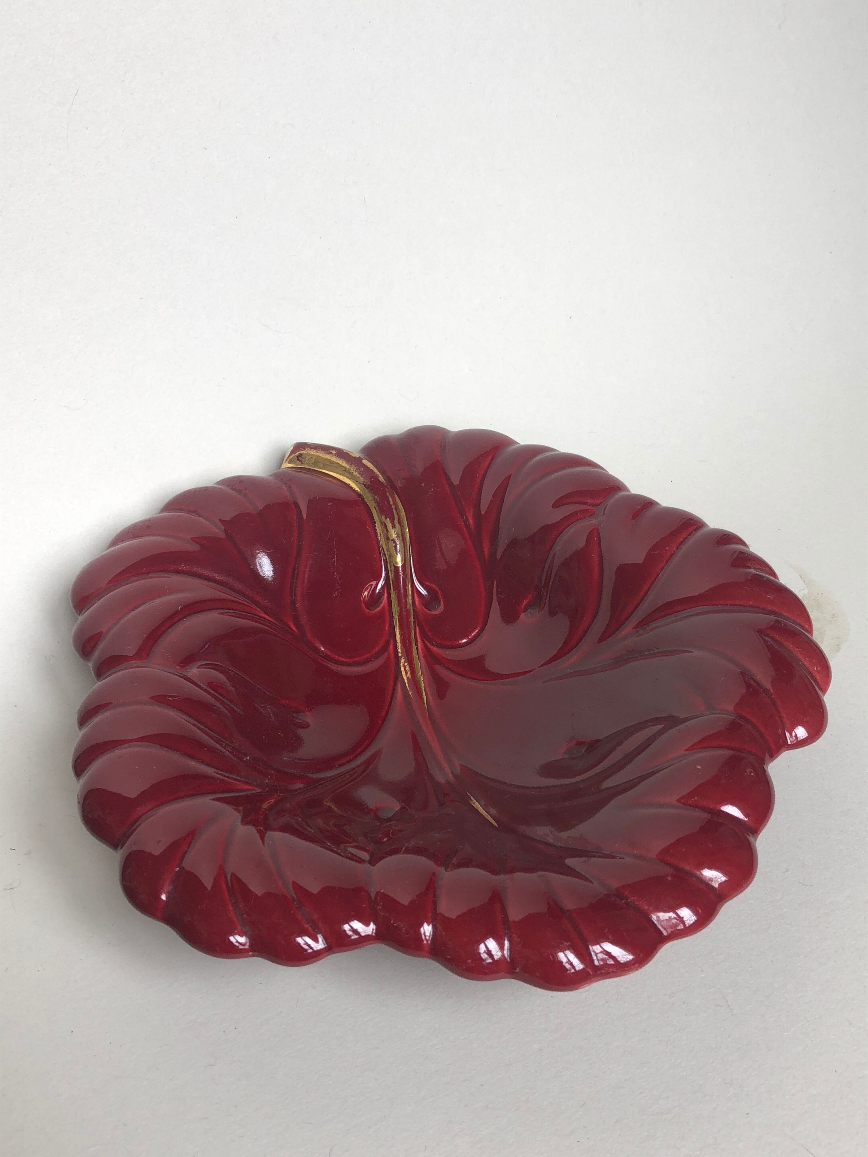 Flat ceramic burgundy vallauris