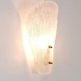 A mid-century Kalmar wall lamp in brass and textured glass, Austria, 1950s.