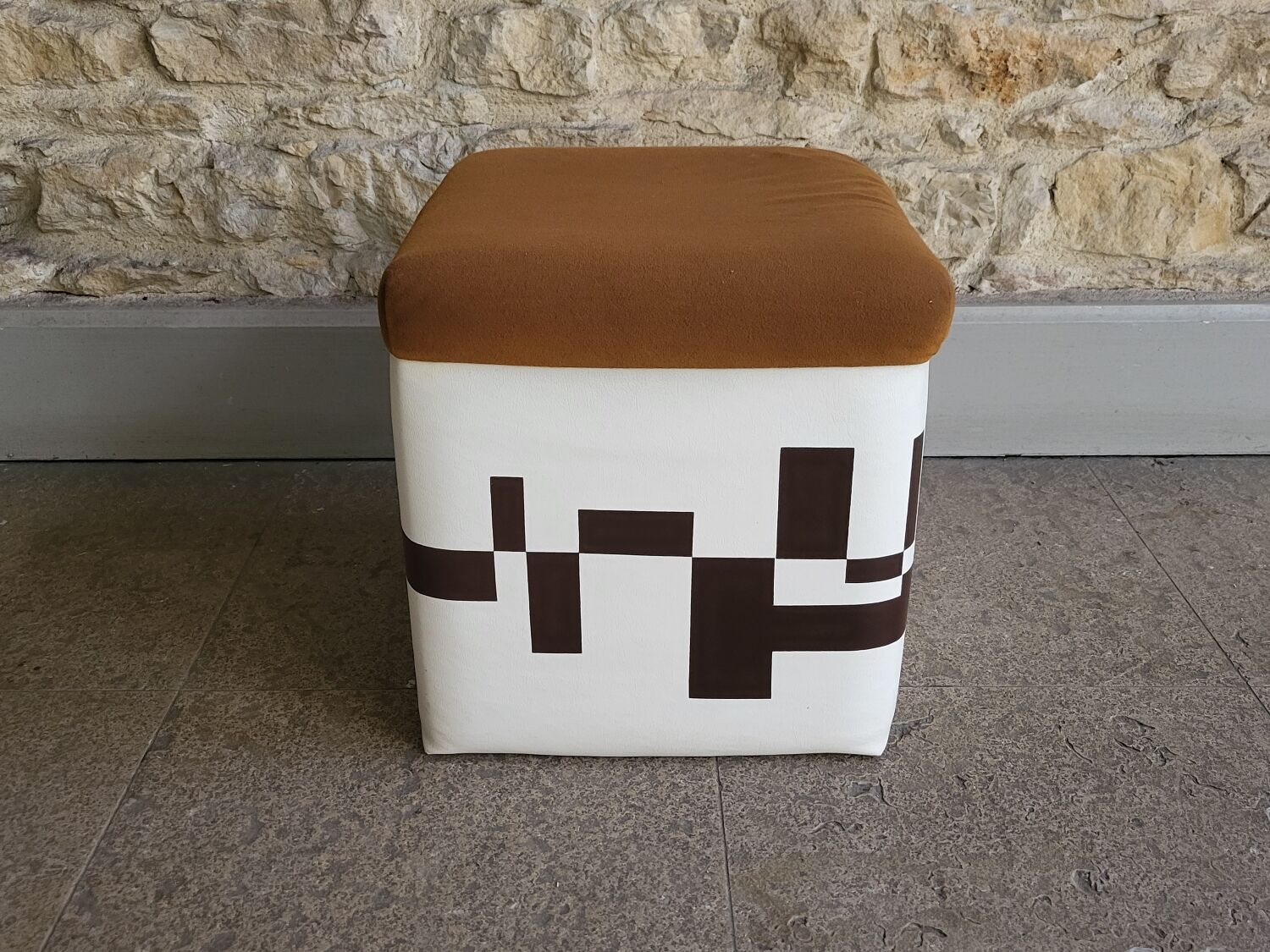 Vintage pouf