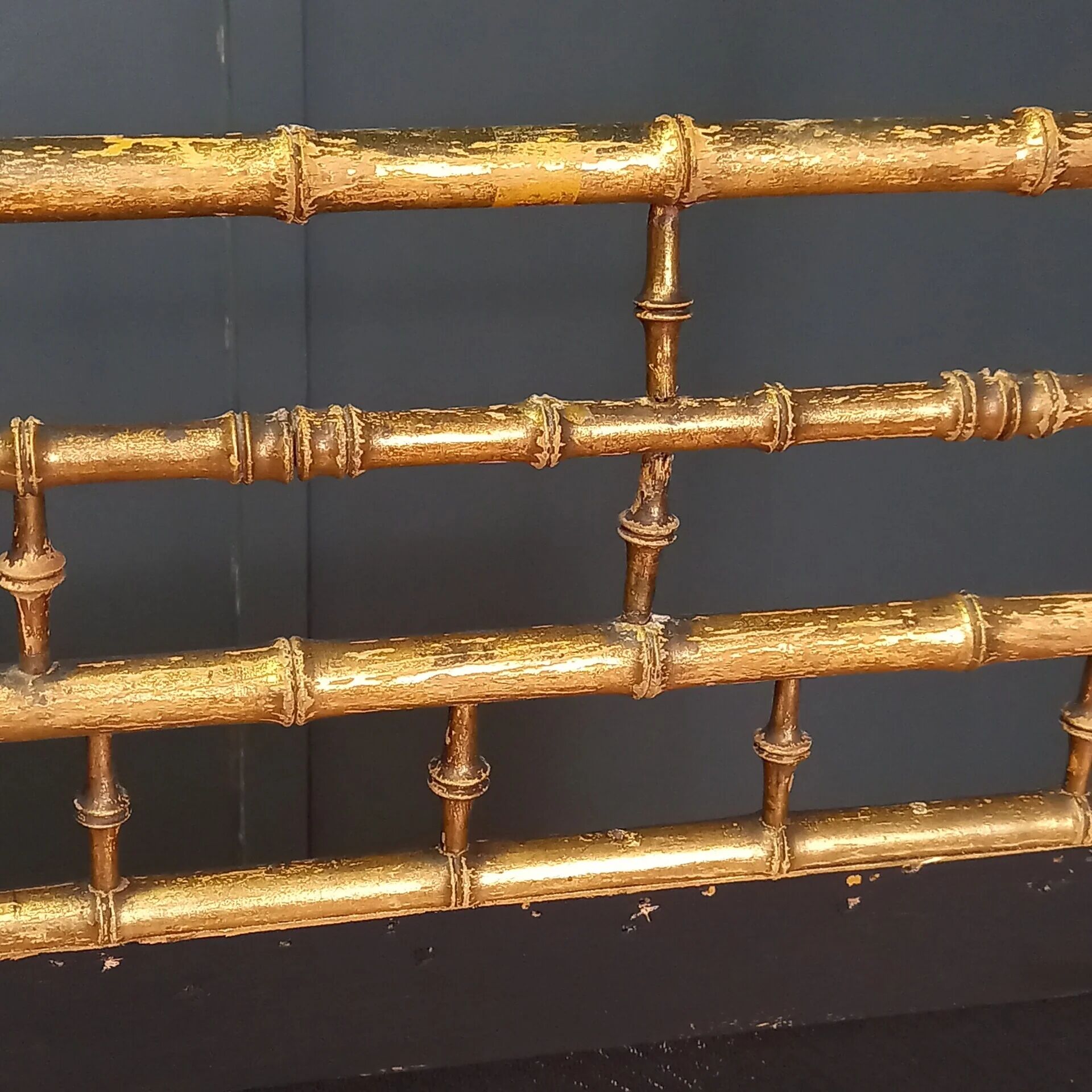 Écran de cheminée en faux bambou doré
