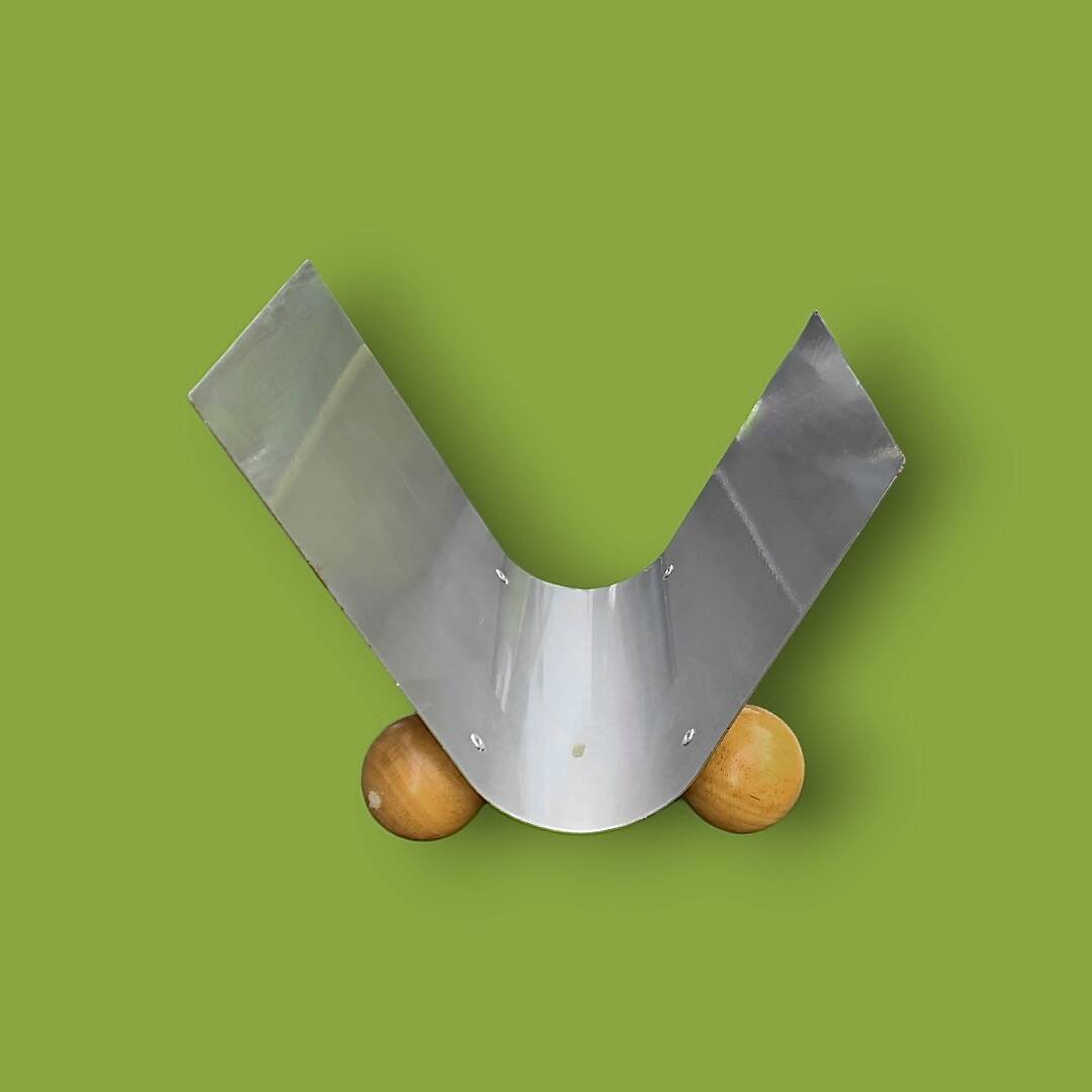 Vintage magazine rack in painted metal and wooden balls - minimalist design