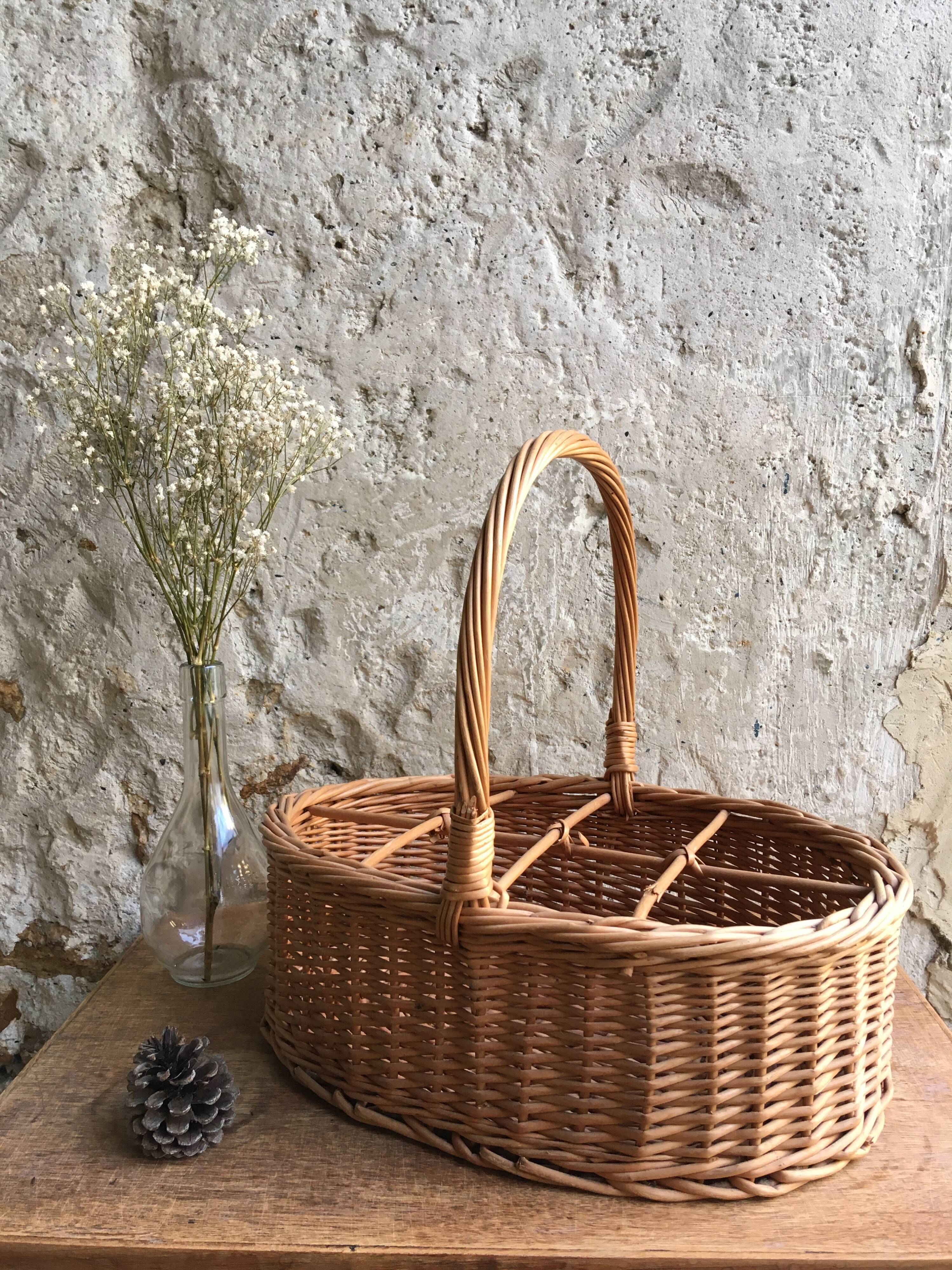 Panier en osier vintage porte-bouteilles