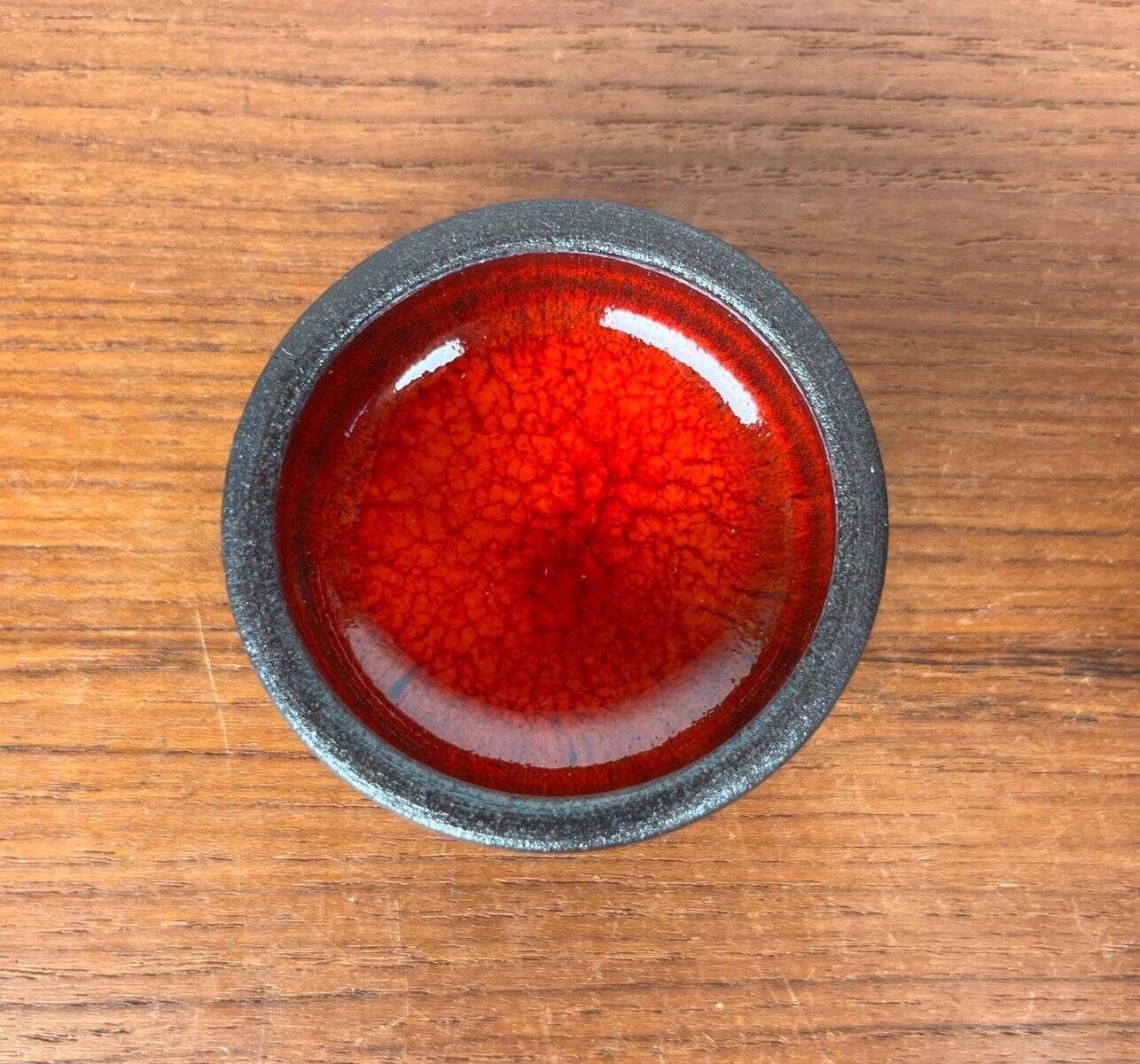 Small modern Danish studio pottery bowls from the mid-century, 1960s, set of 2.