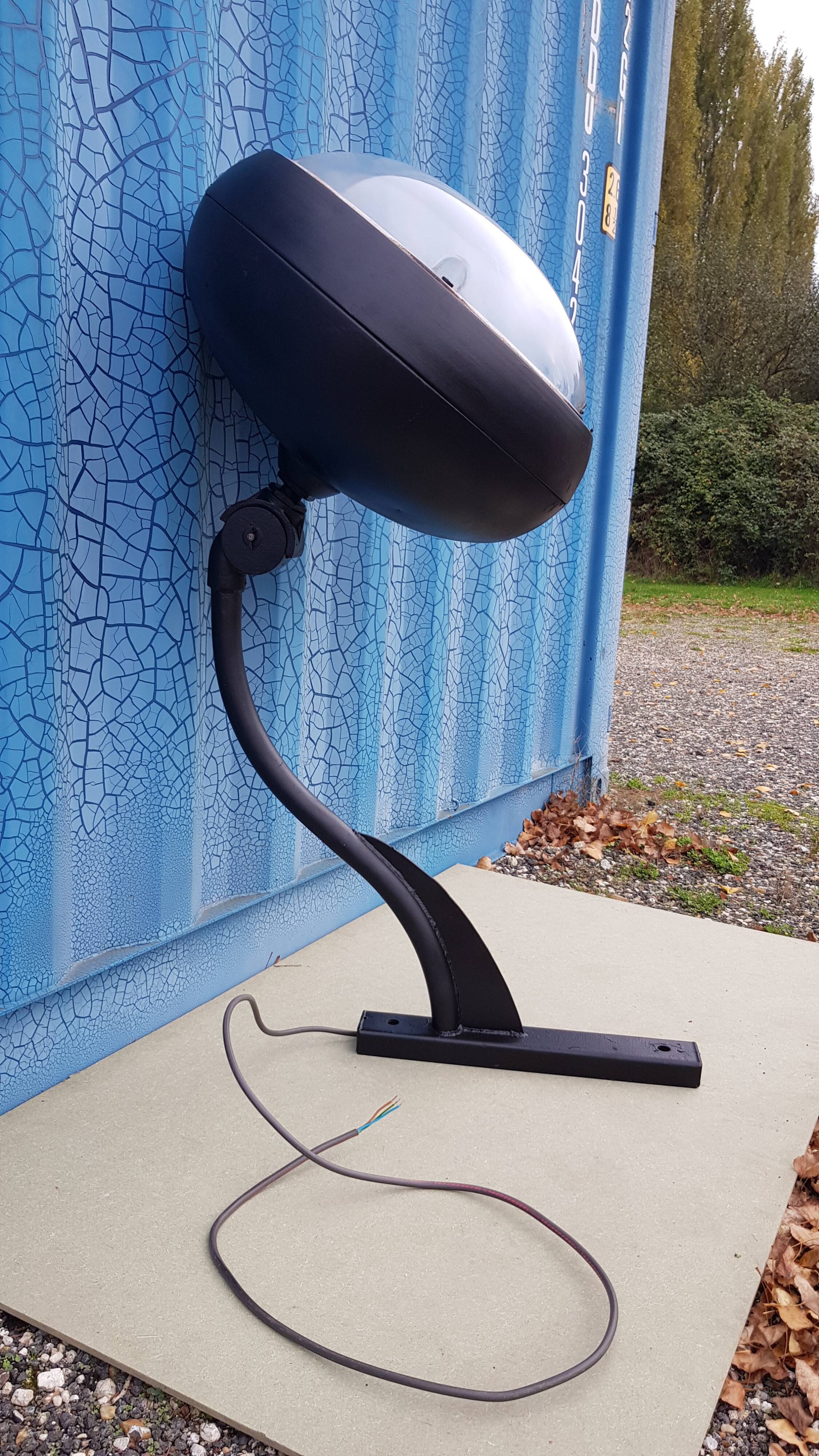 Former round lantern of public lighting of the city of Paris