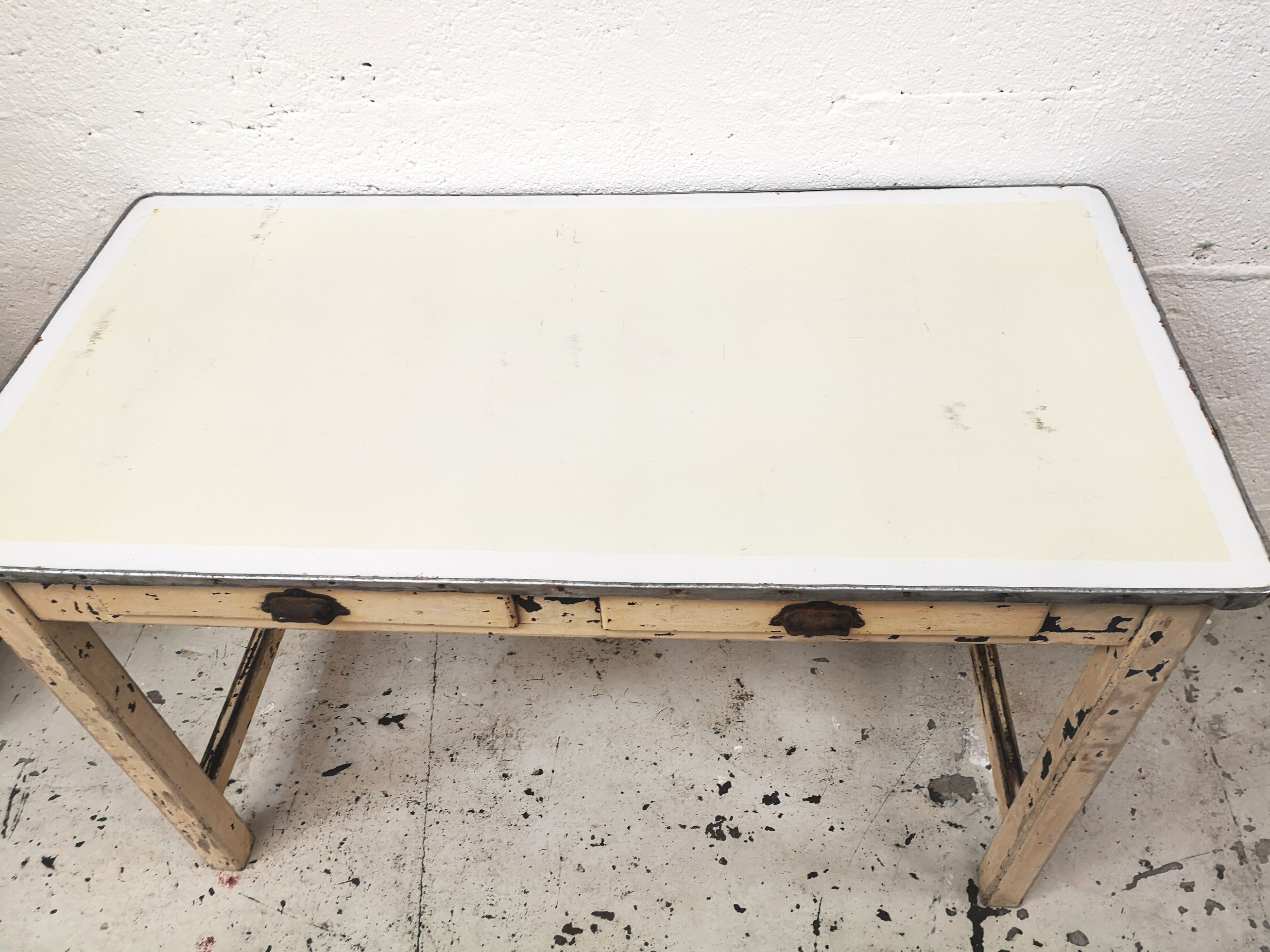 Enamelled tray craft table