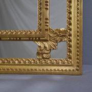 Grand miroir à parcloses, style Louis XVI – Milieu XXe