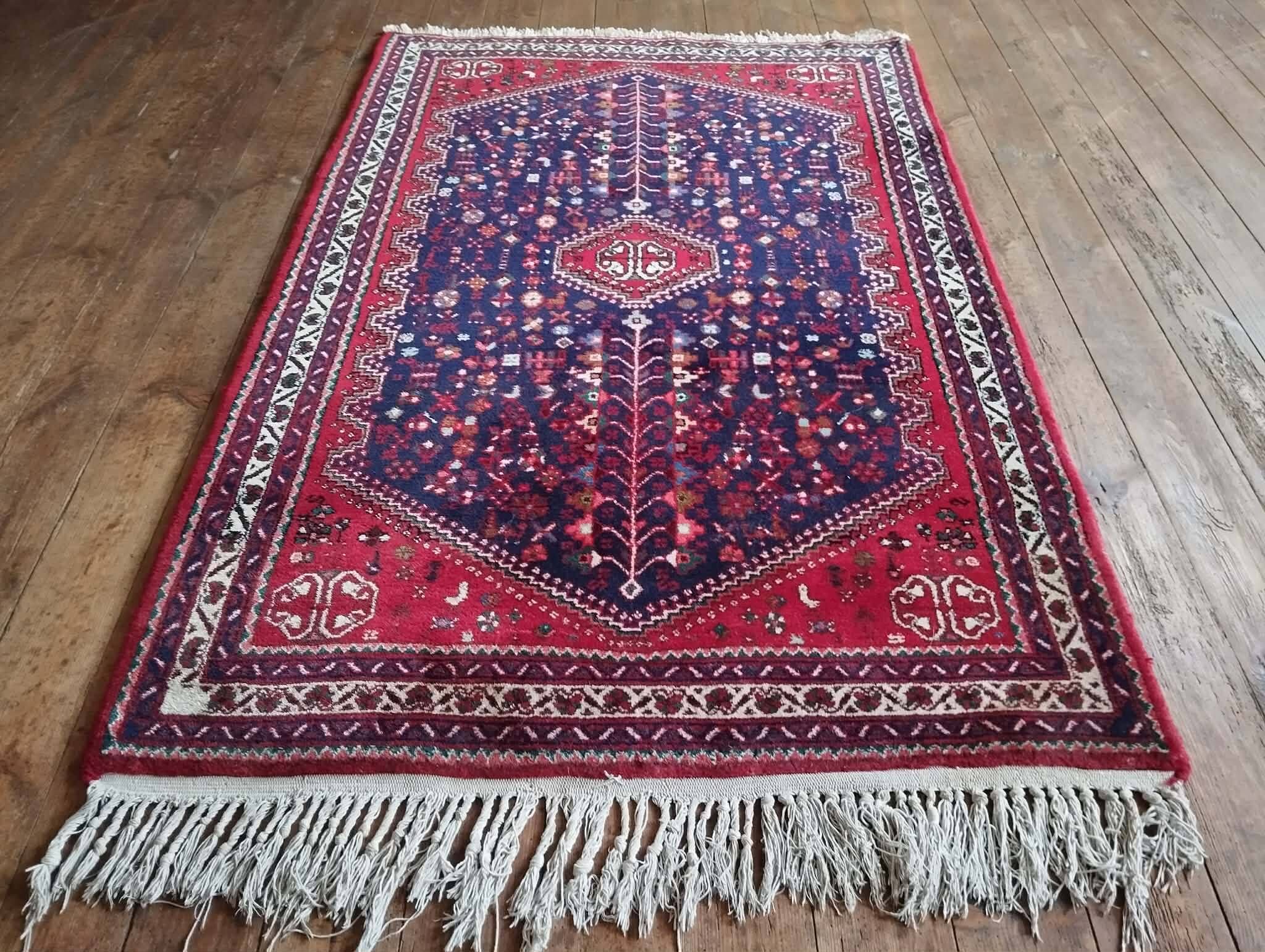 Handmade Persian Shiraz rug 161x106cm