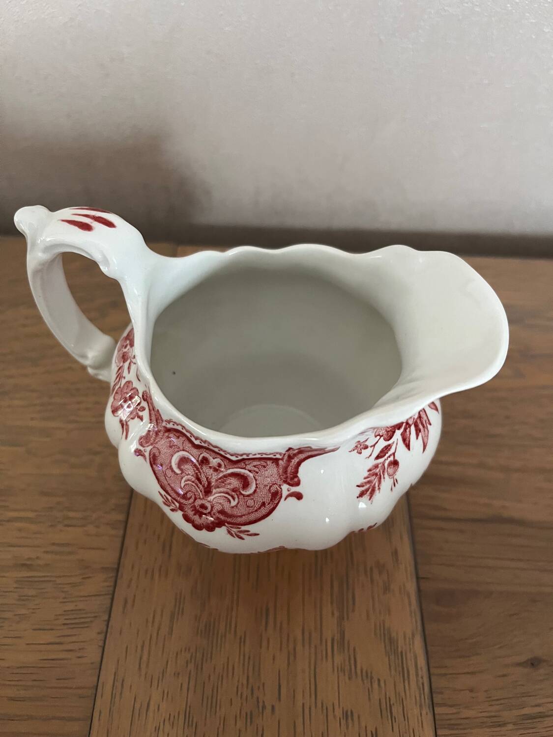 Charmant Pot à Lait Rouge Grenat – Ridgeway Staffordshire England Wind