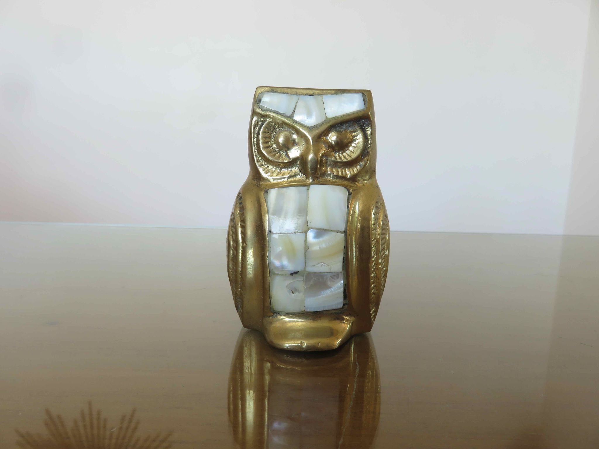 Owl, owl in golden brass and mother-of-pearl 70s