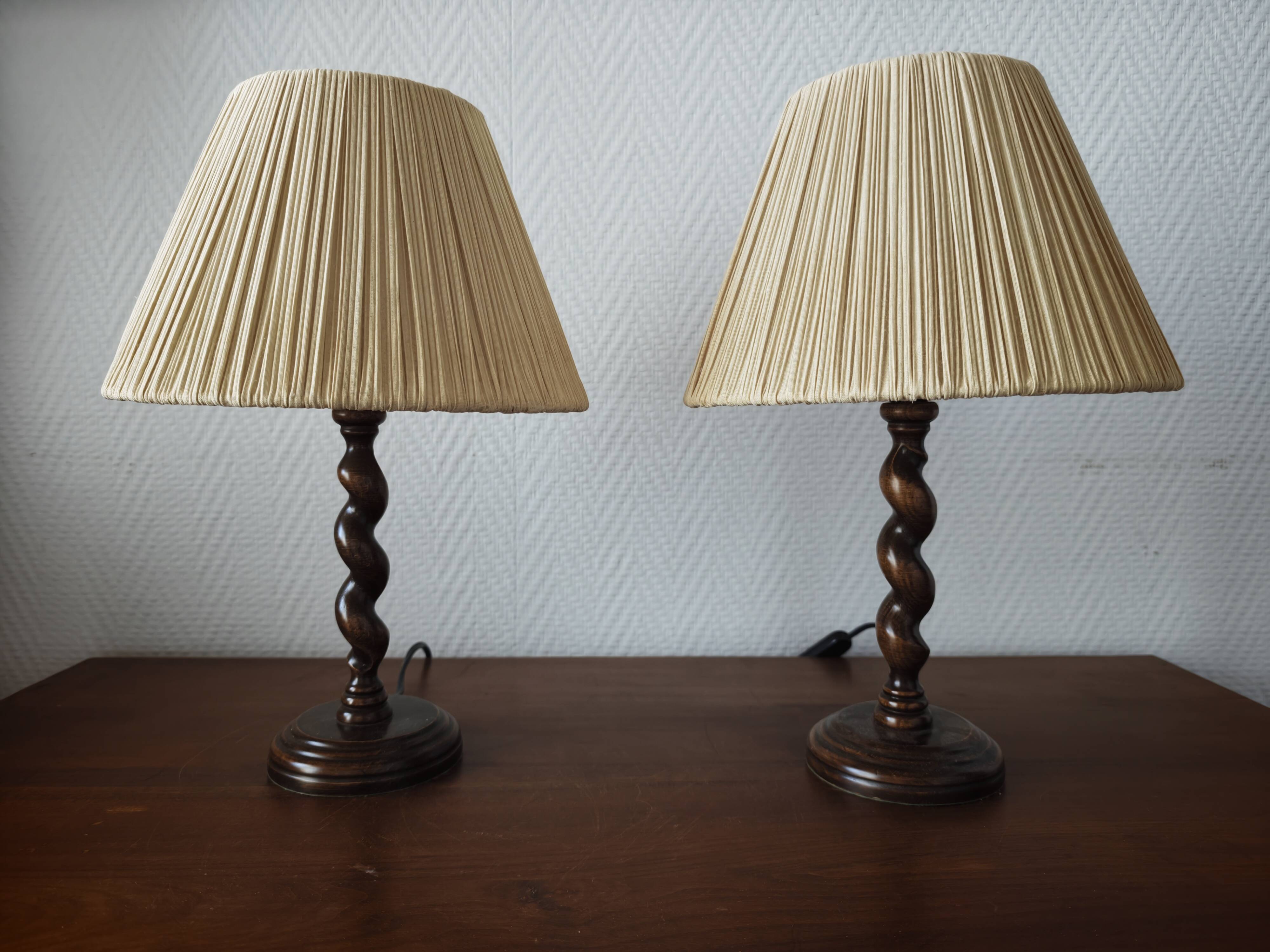 Paire de lampes vintage en bois tourné