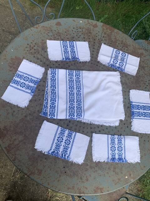 Rectangular tea tablecloth and 6 napkins, made in France, Basque linen, white and blue, Vintage