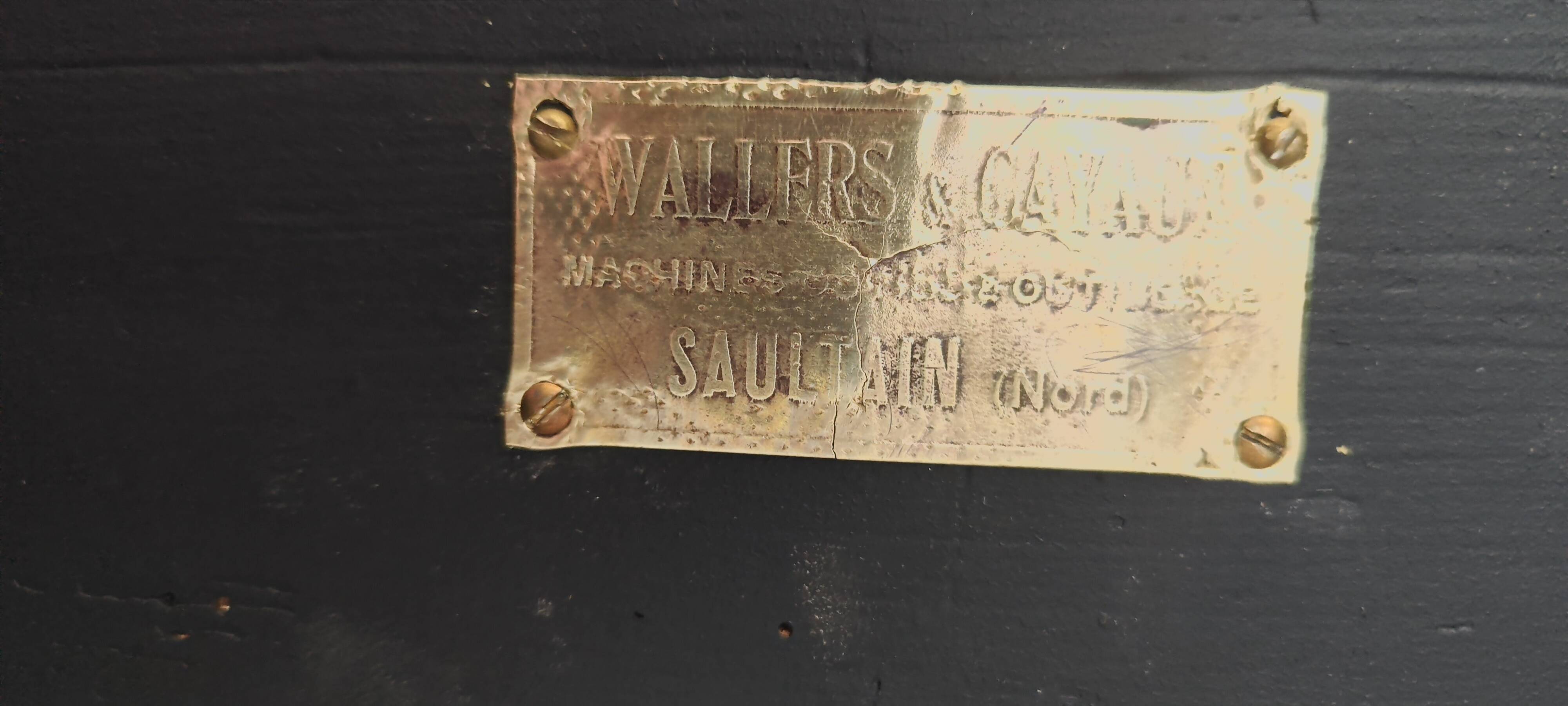 Ancien comptoir à tiroir patine noire