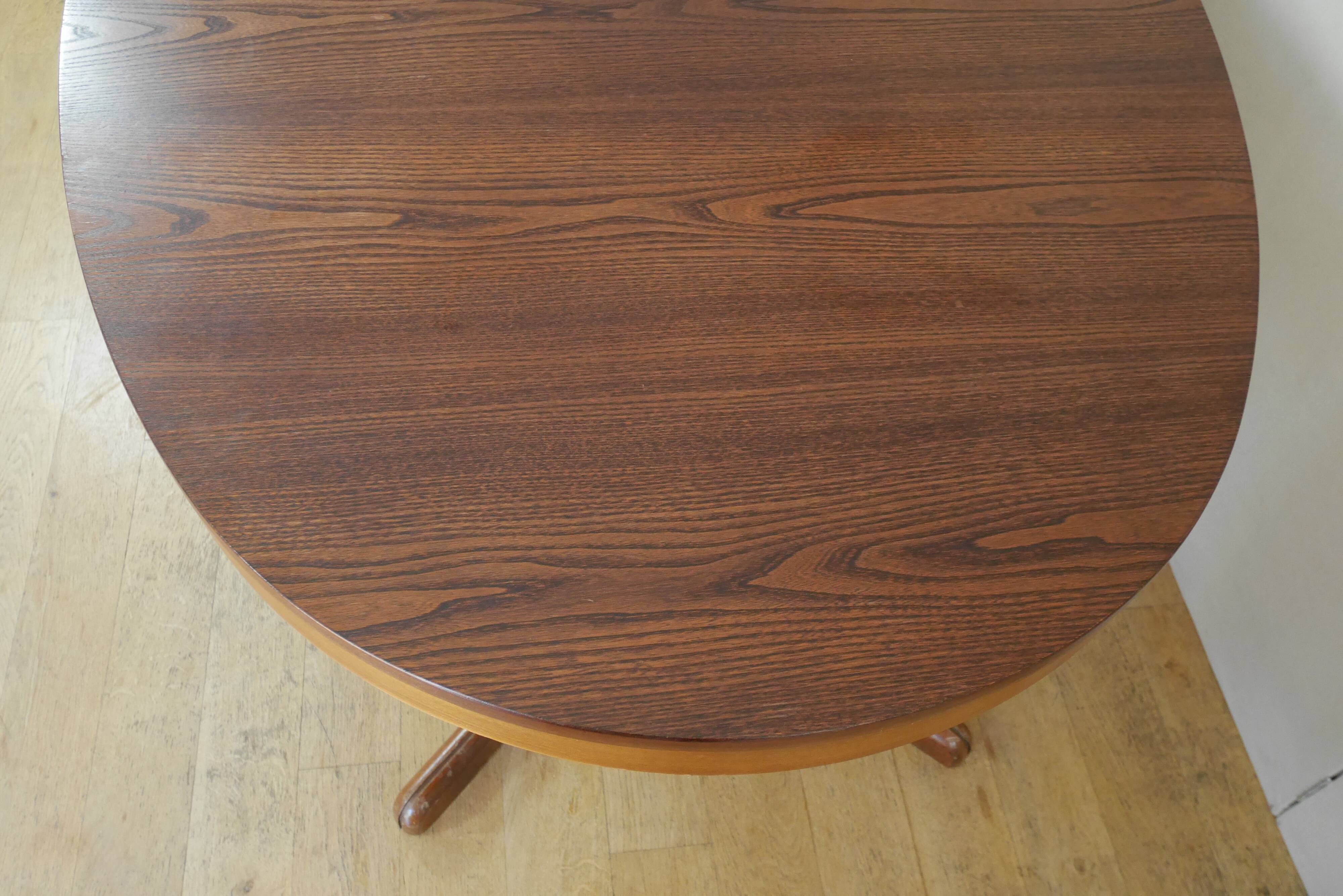 Extendable oval table baumann in elm central foot