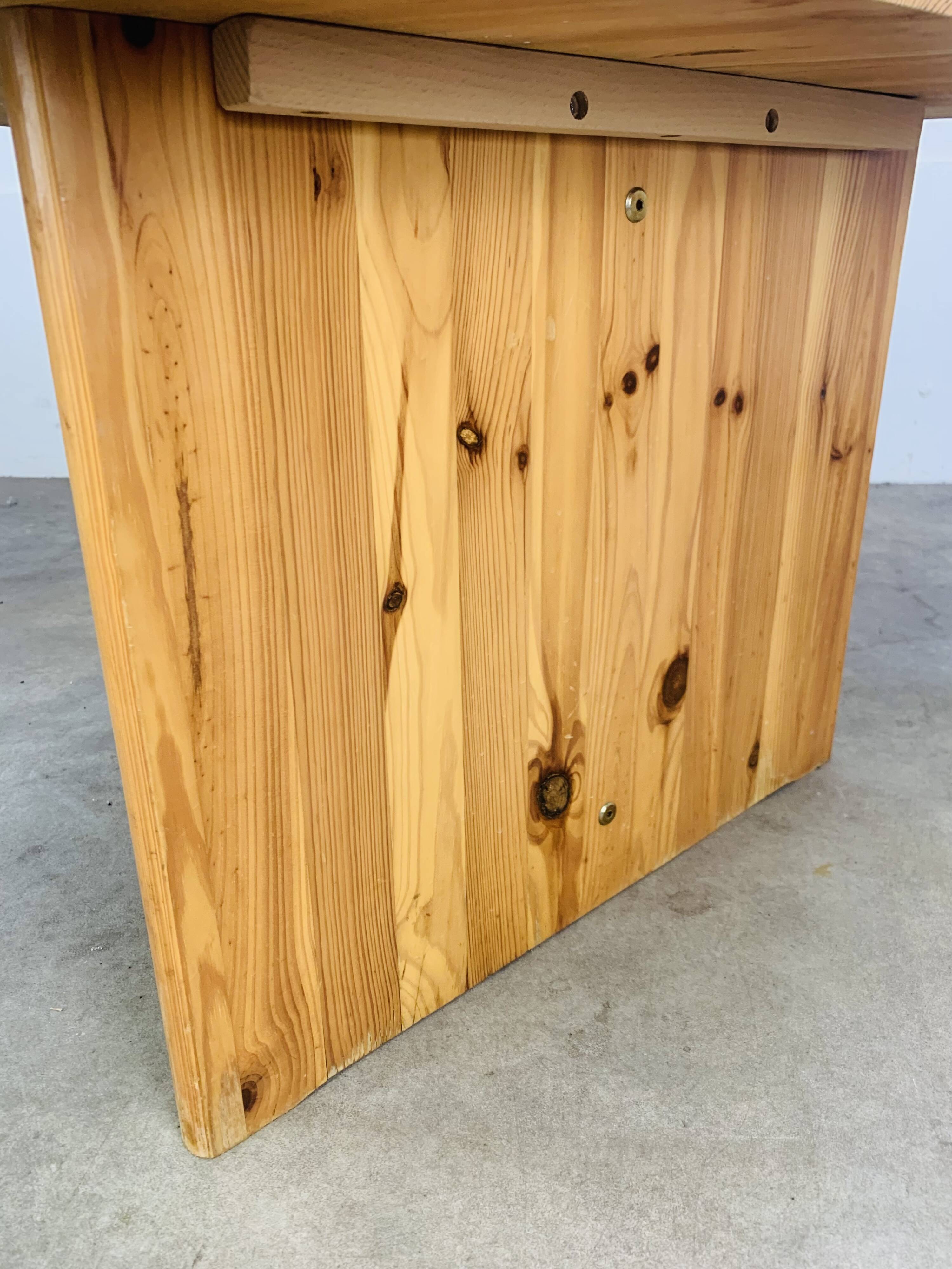 Table basse en pin massif forme organique, années 80