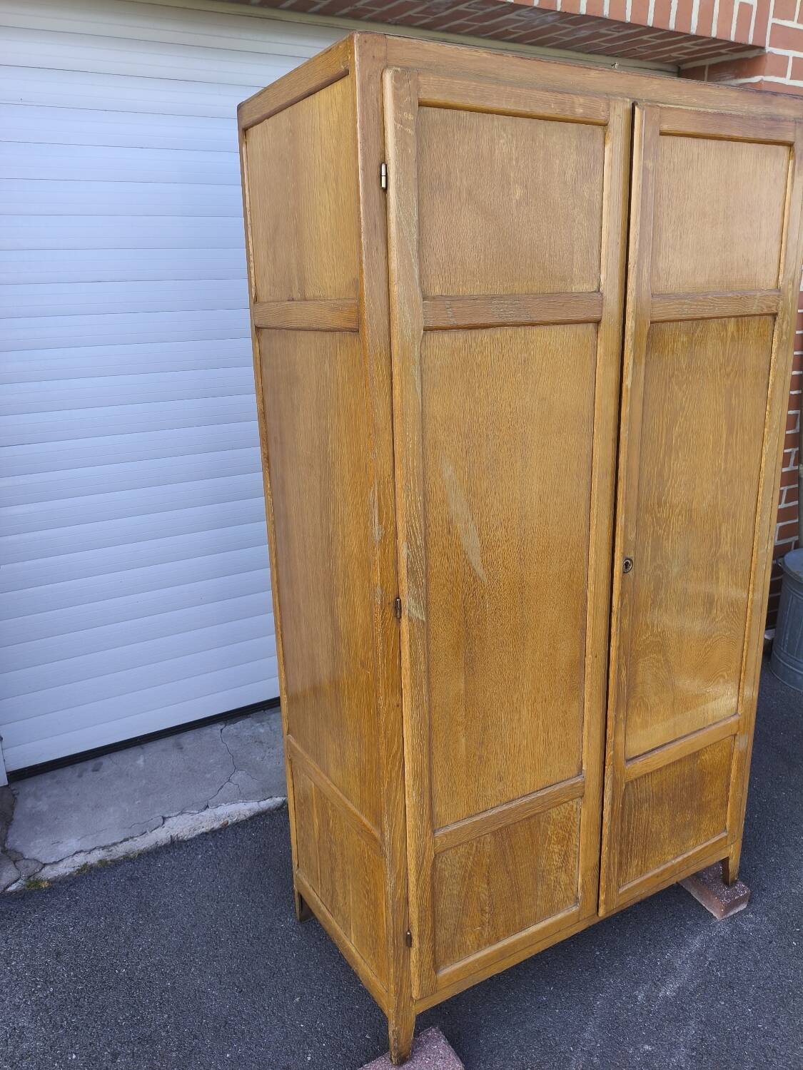Armoire parisienne vintage