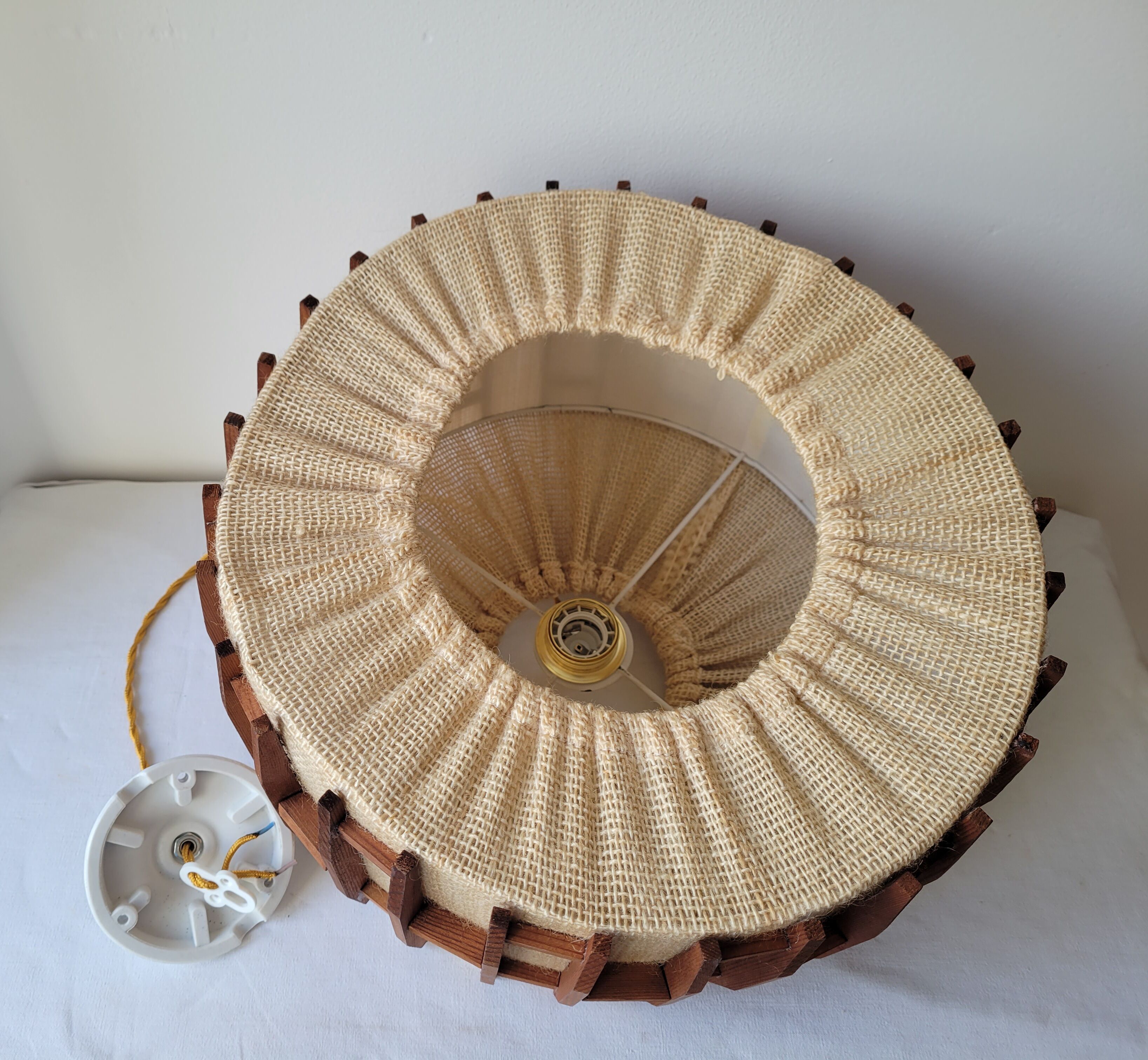 Scandinavian pendant lamp in wood and burlap