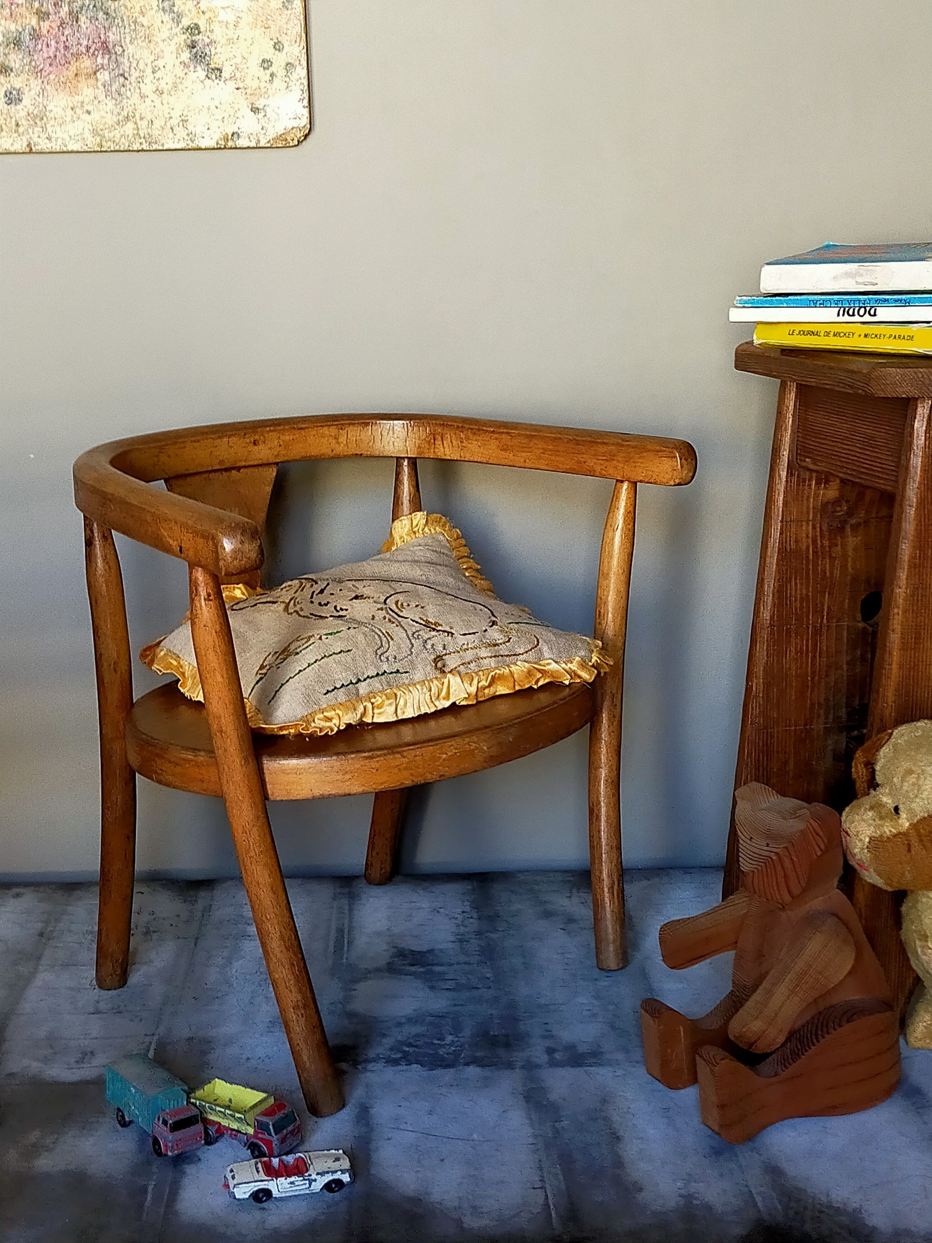 Children's chair in curved wood early 20th century